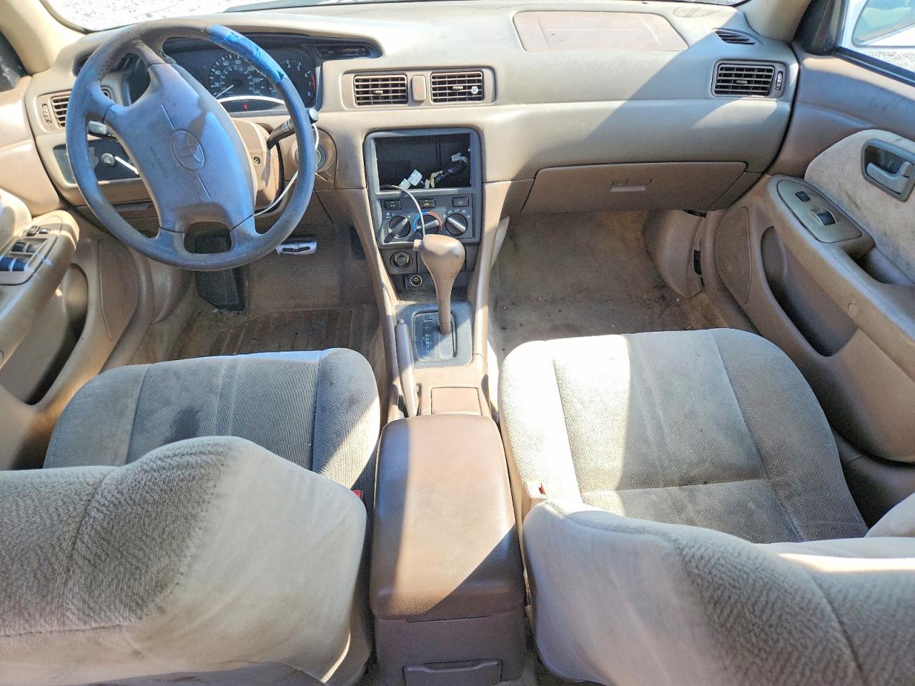 2001 Toyota Camry Ce White vin: 4T1BG22K01U811172