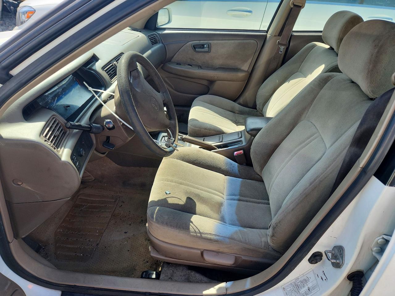 2001 Toyota Camry Ce White vin: 4T1BG22K01U811172