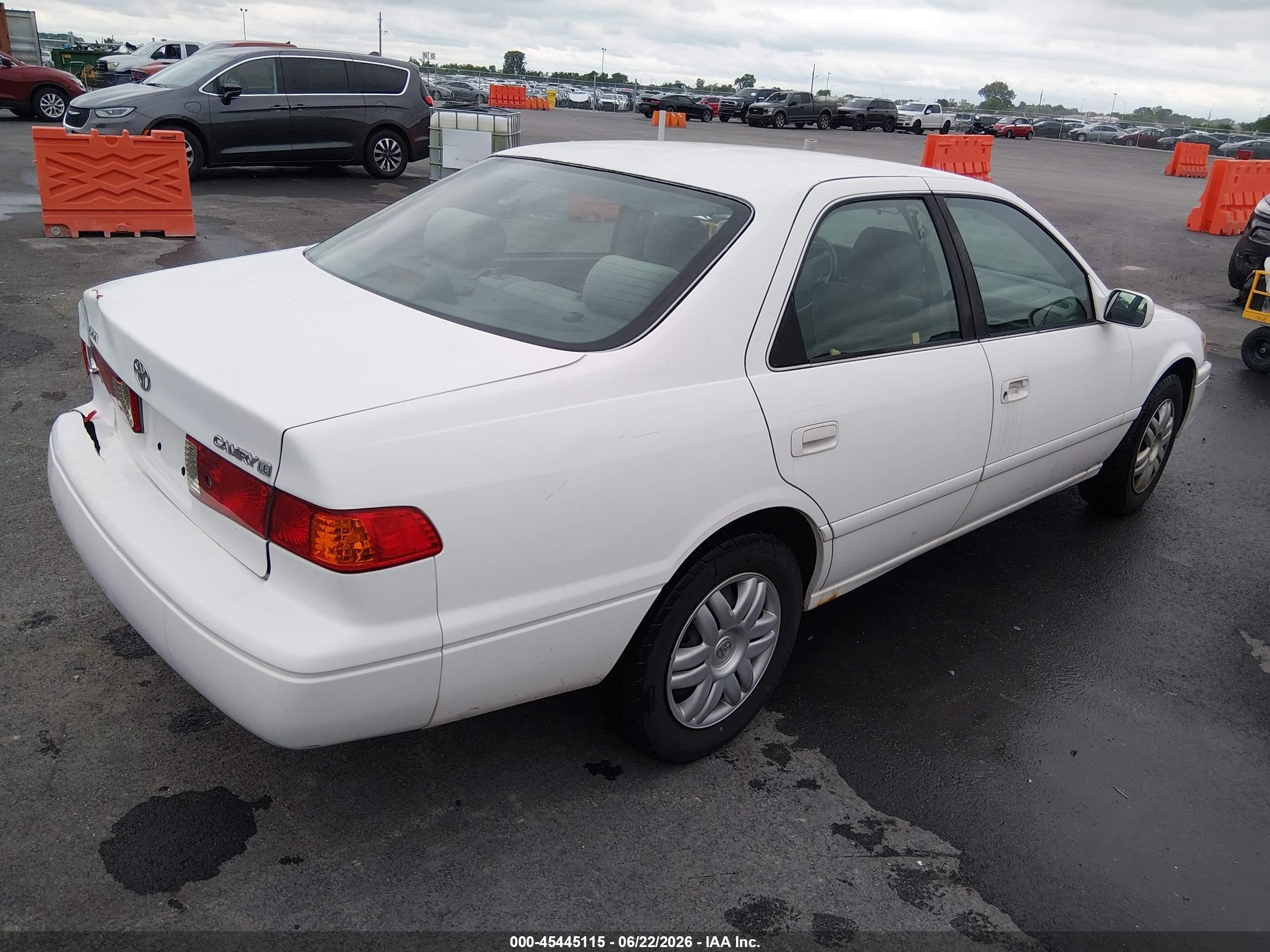 2001 Toyota Camry Le White vin: 4T1BG22K01U814718