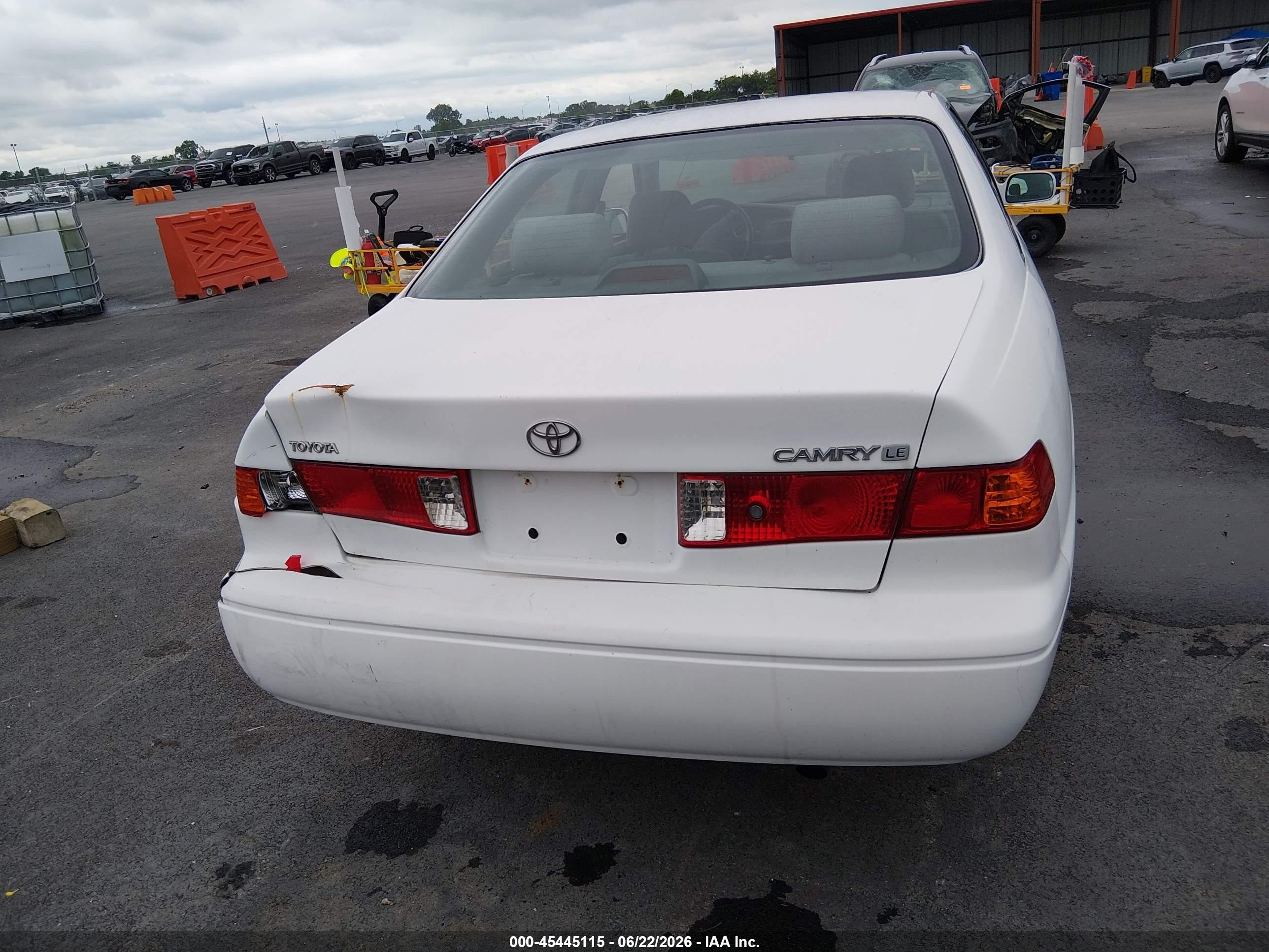 2001 Toyota Camry Le White vin: 4T1BG22K01U814718