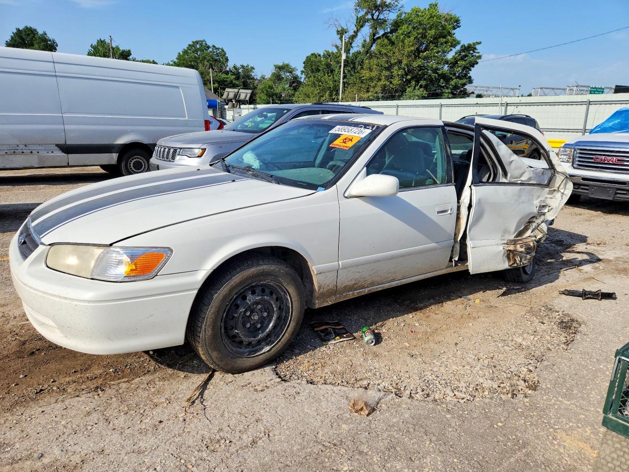 2001 Toyota Camry Le White vin: 4T1BG22K01U838002