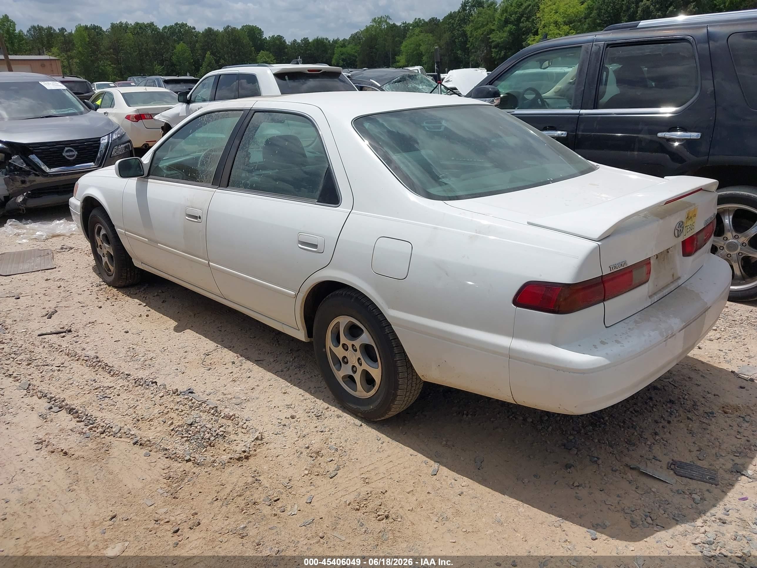 1997 Toyota Camry Le White vin: 4T1BG22K0VU757538