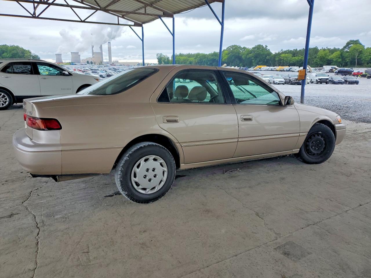 1998 Toyota Camry Le Tan vin: 4T1BG22K0WU340602