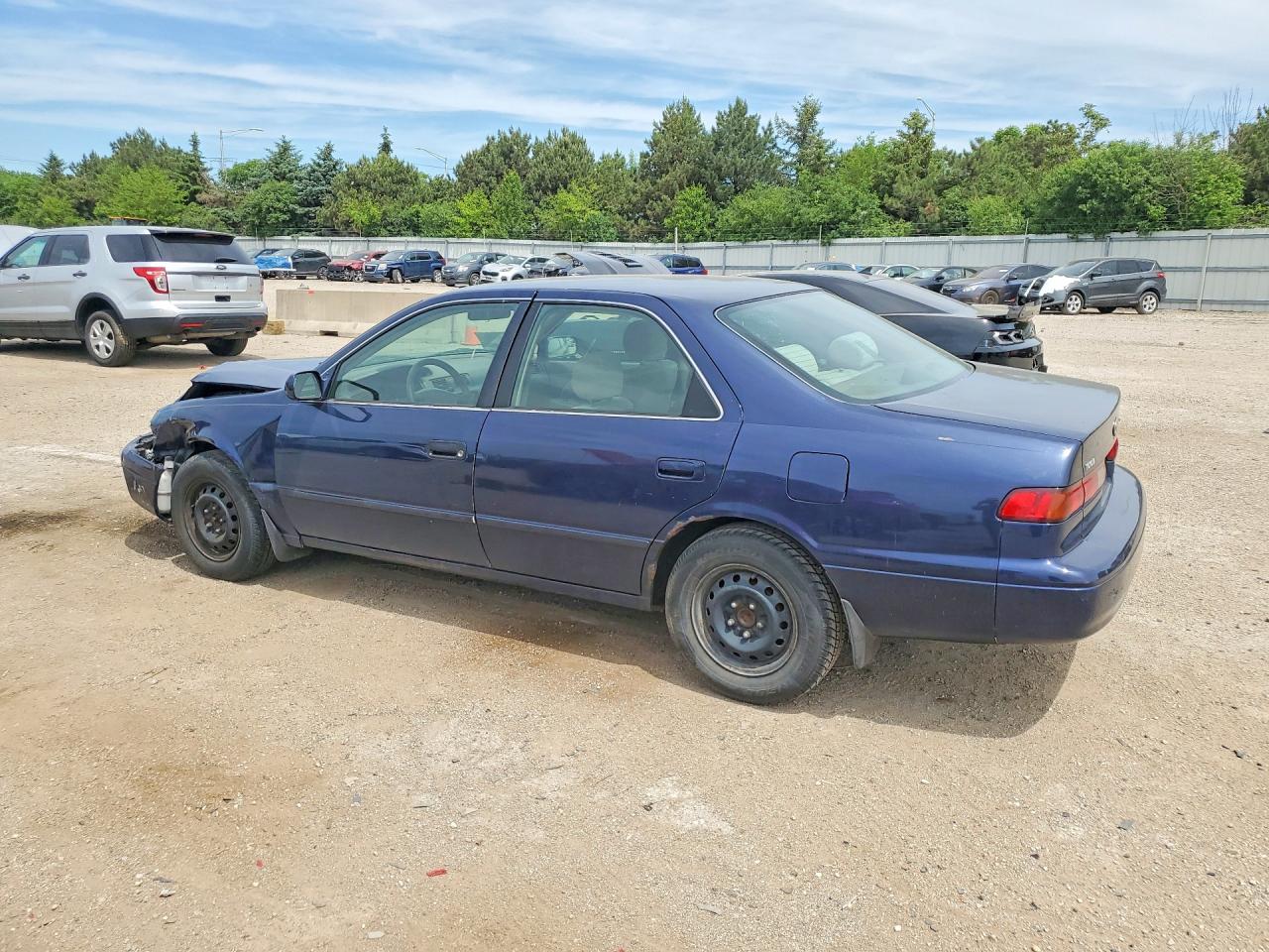 1998 Toyota Camry Le Blue vin: 4T1BG22K0WU382557