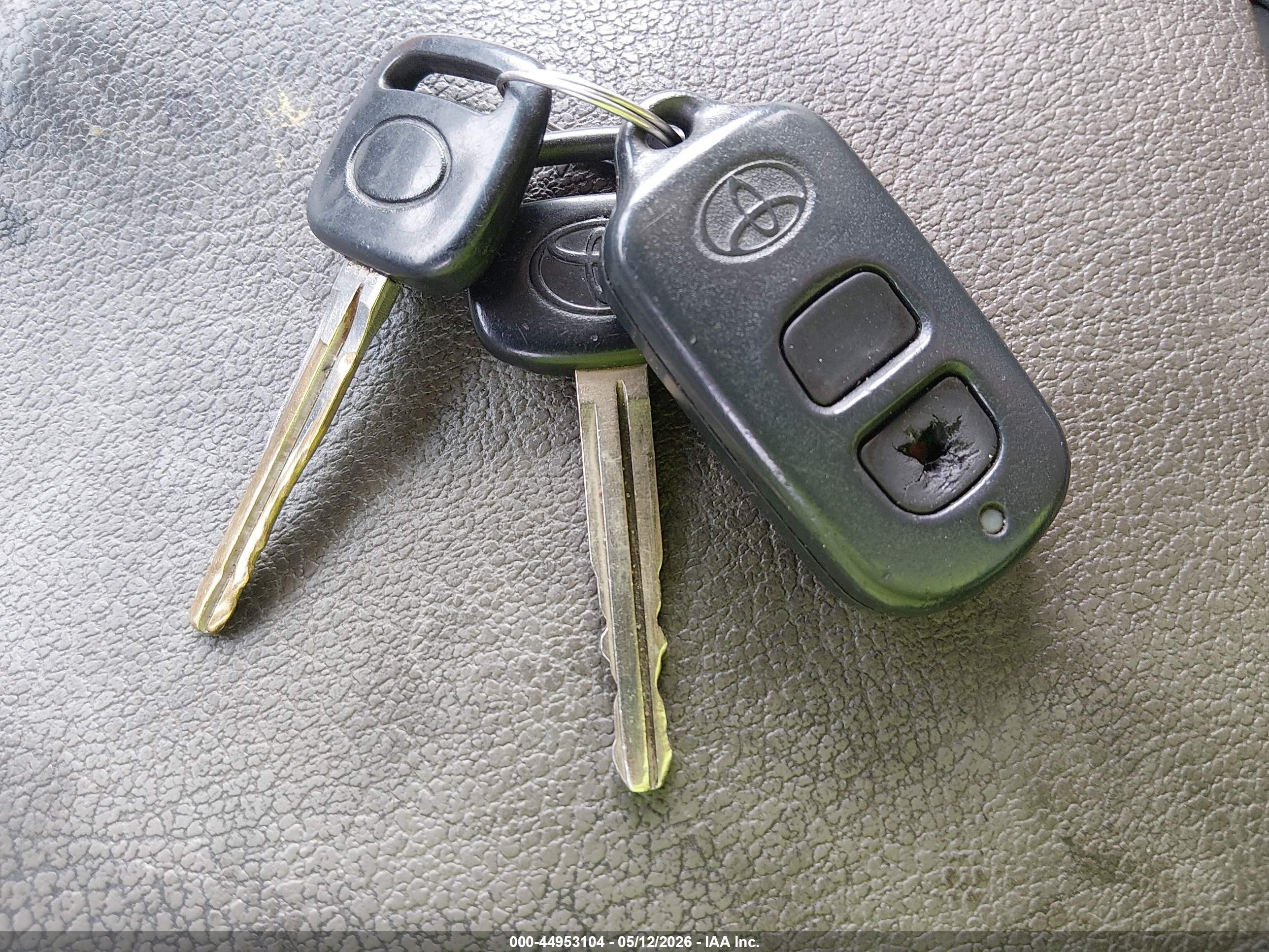 1998 Toyota Camry Le Белый vin: 4T1BG22K0WU389329