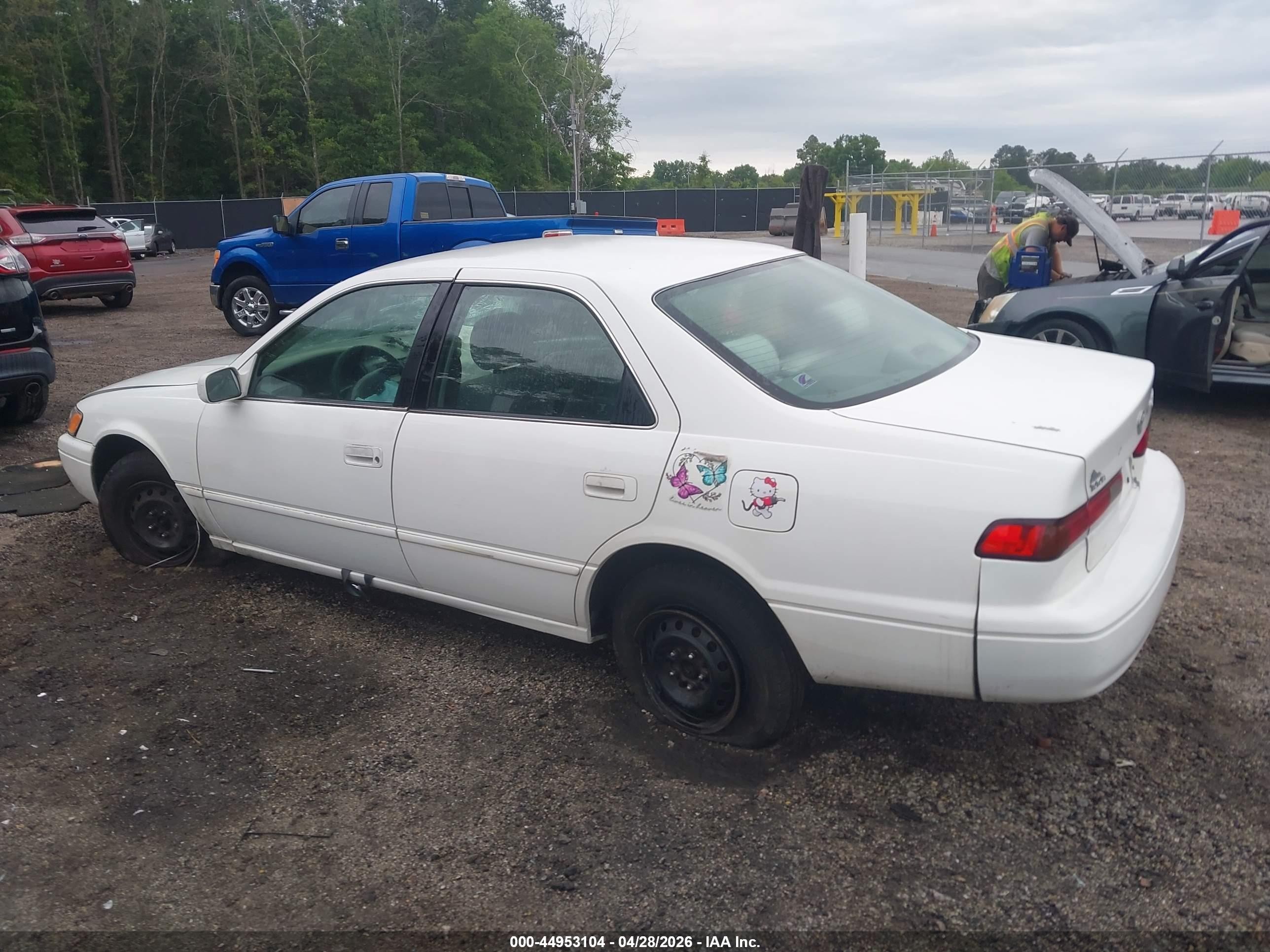 1998 Toyota Camry Le Белый vin: 4T1BG22K0WU389329