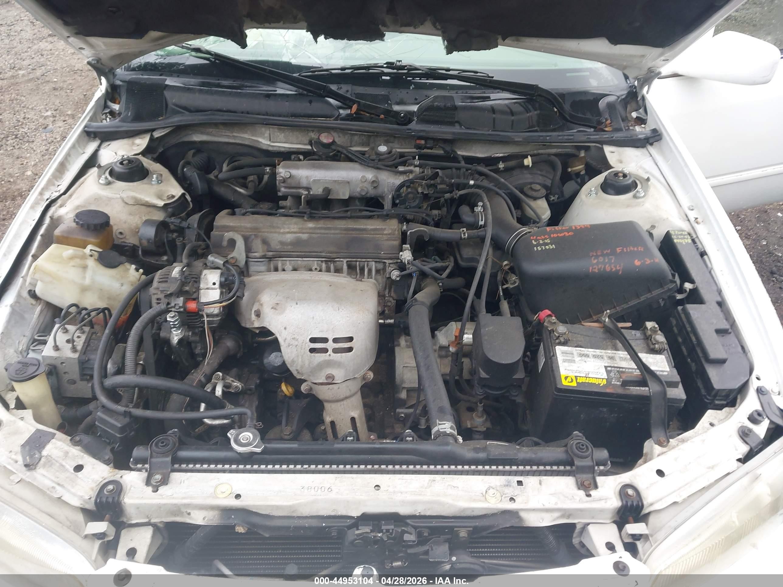 1998 Toyota Camry Le Белый vin: 4T1BG22K0WU389329