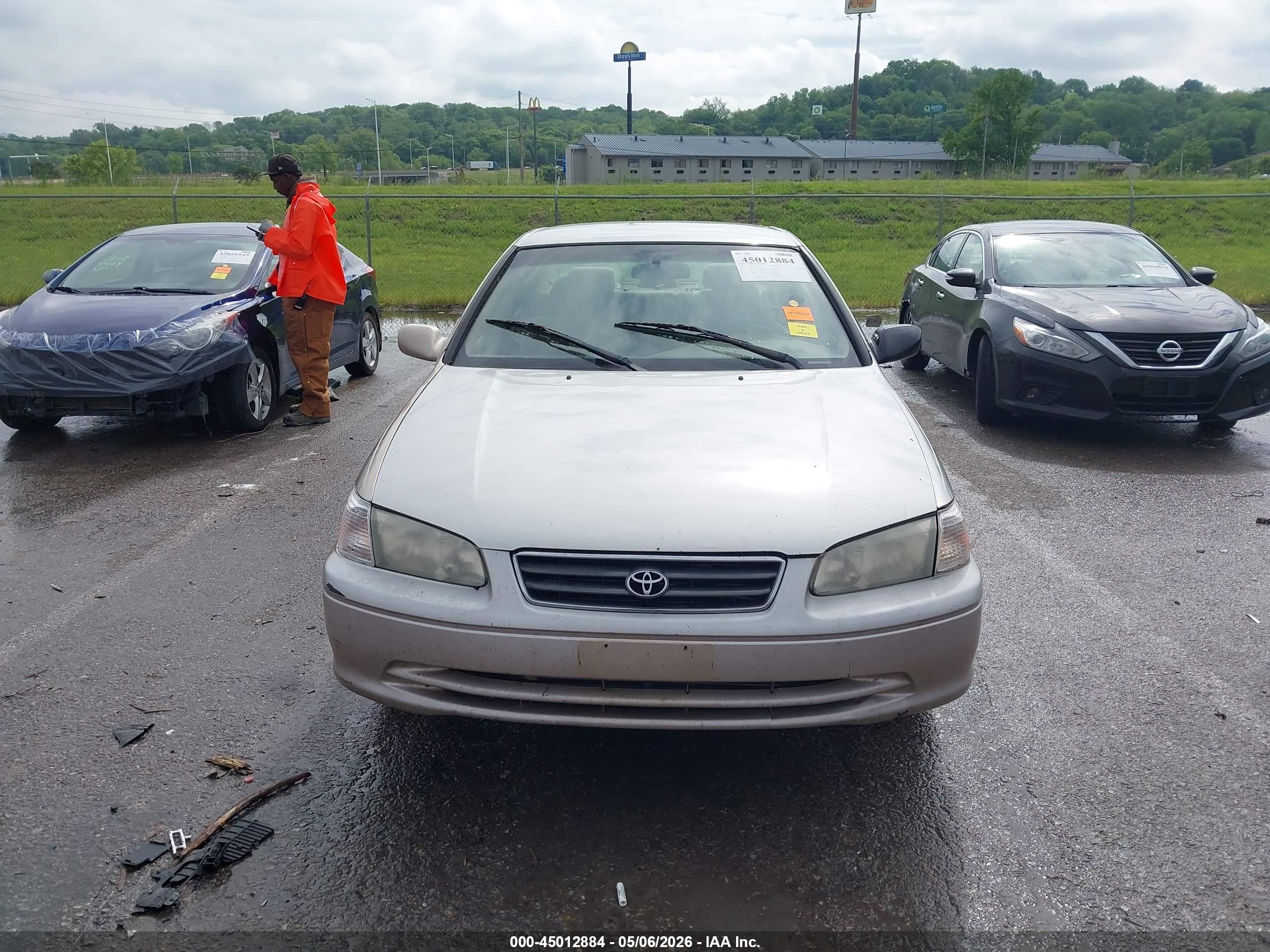 2000 Toyota Camry Le Серебряный vin: 4T1BG22K0YU618594