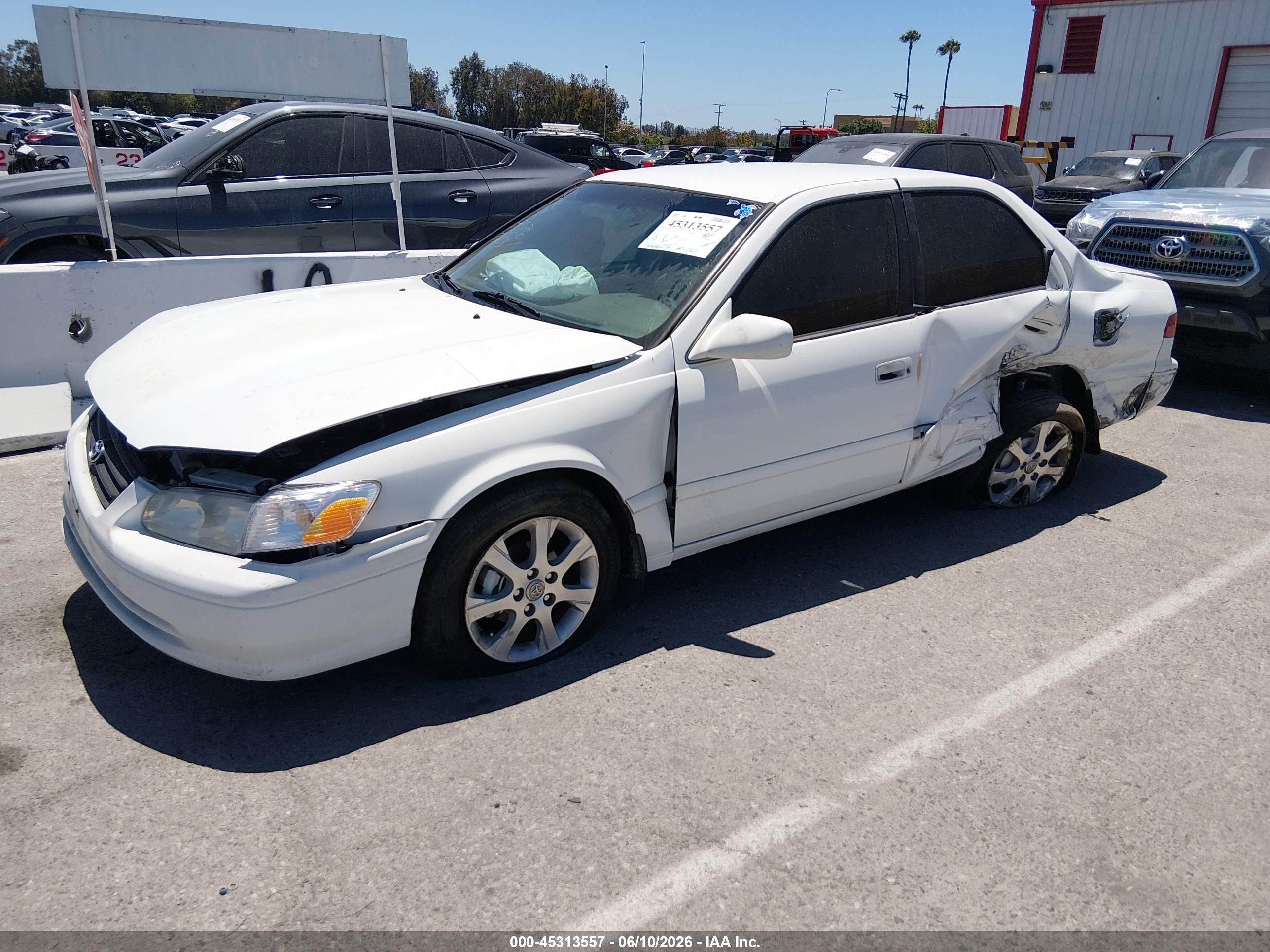 2000 Toyota Camry Ce/le/xle White vin: 4T1BG22K0YU753686