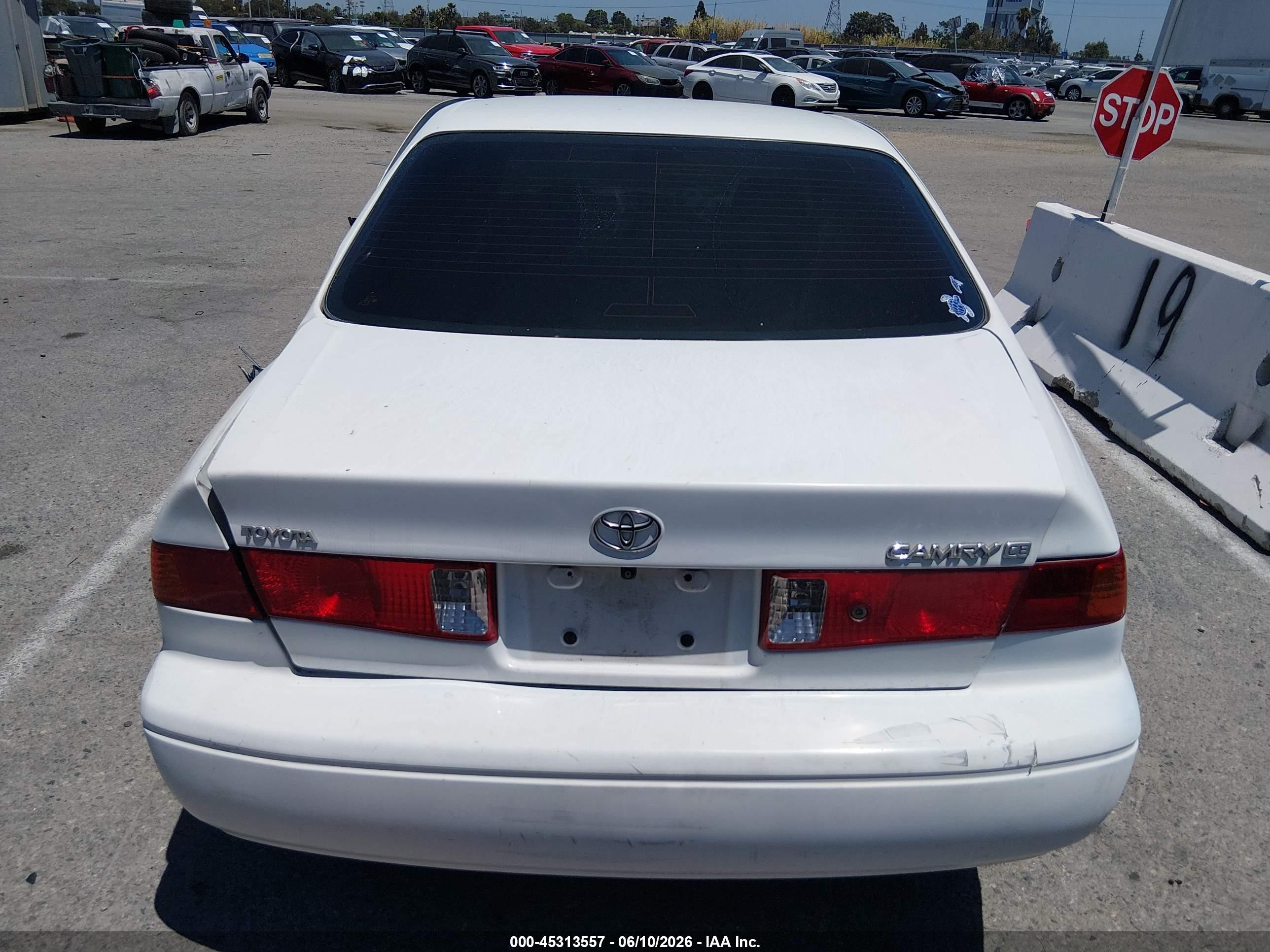 2000 Toyota Camry Ce/le/xle White vin: 4T1BG22K0YU753686