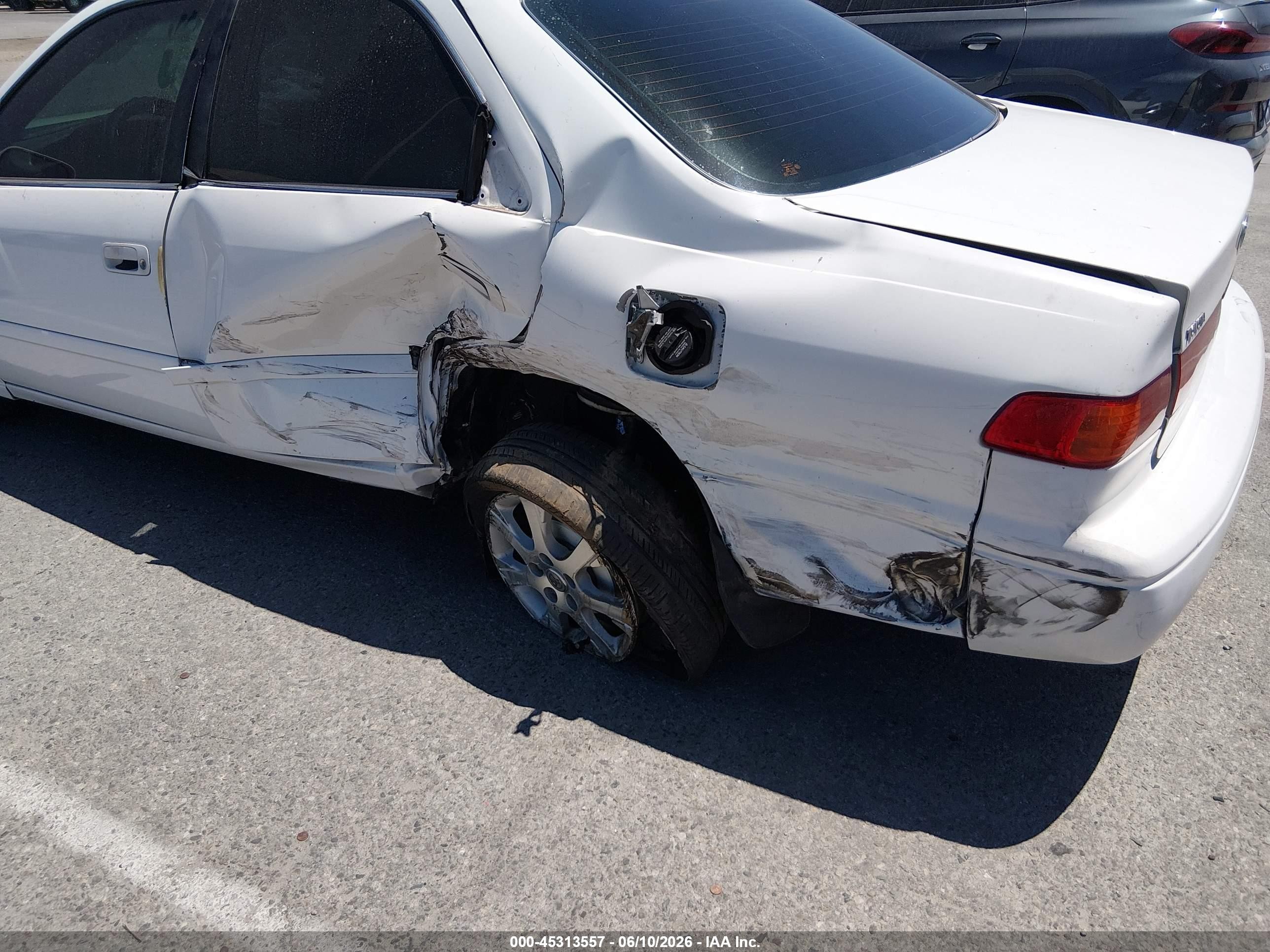 2000 Toyota Camry Ce/le/xle White vin: 4T1BG22K0YU753686