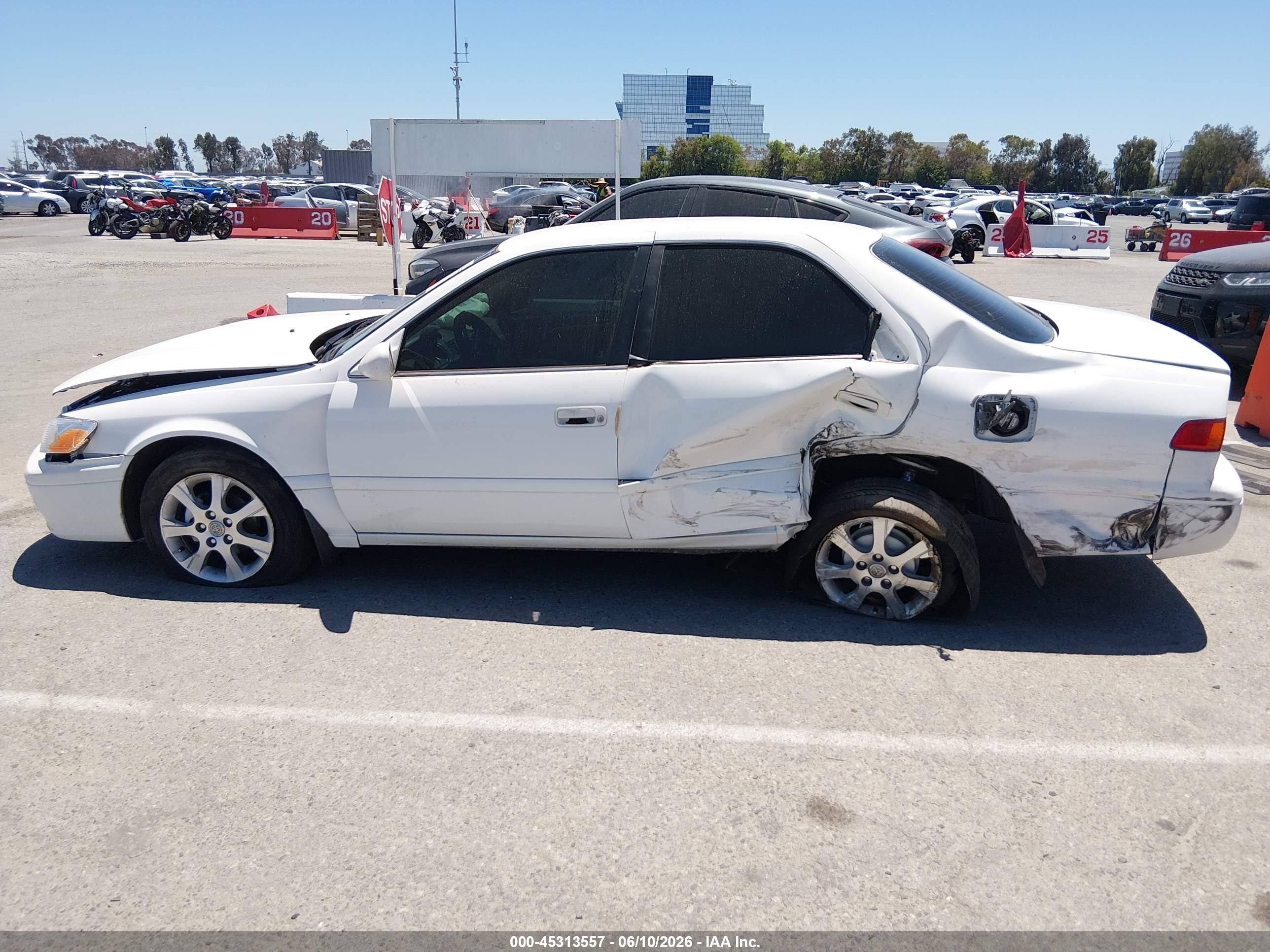2000 Toyota Camry Ce/le/xle White vin: 4T1BG22K0YU753686