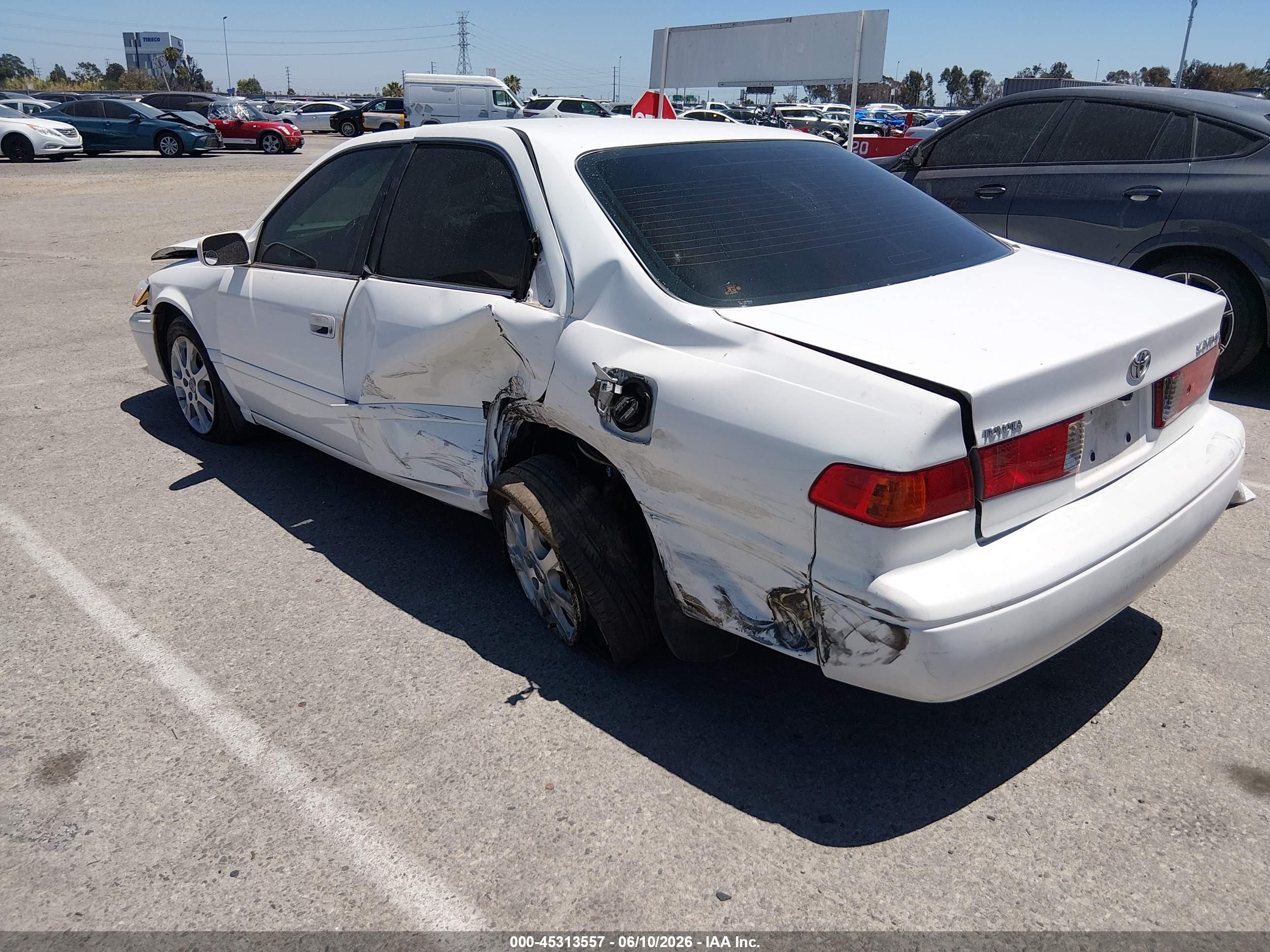 2000 Toyota Camry Ce/le/xle White vin: 4T1BG22K0YU753686
