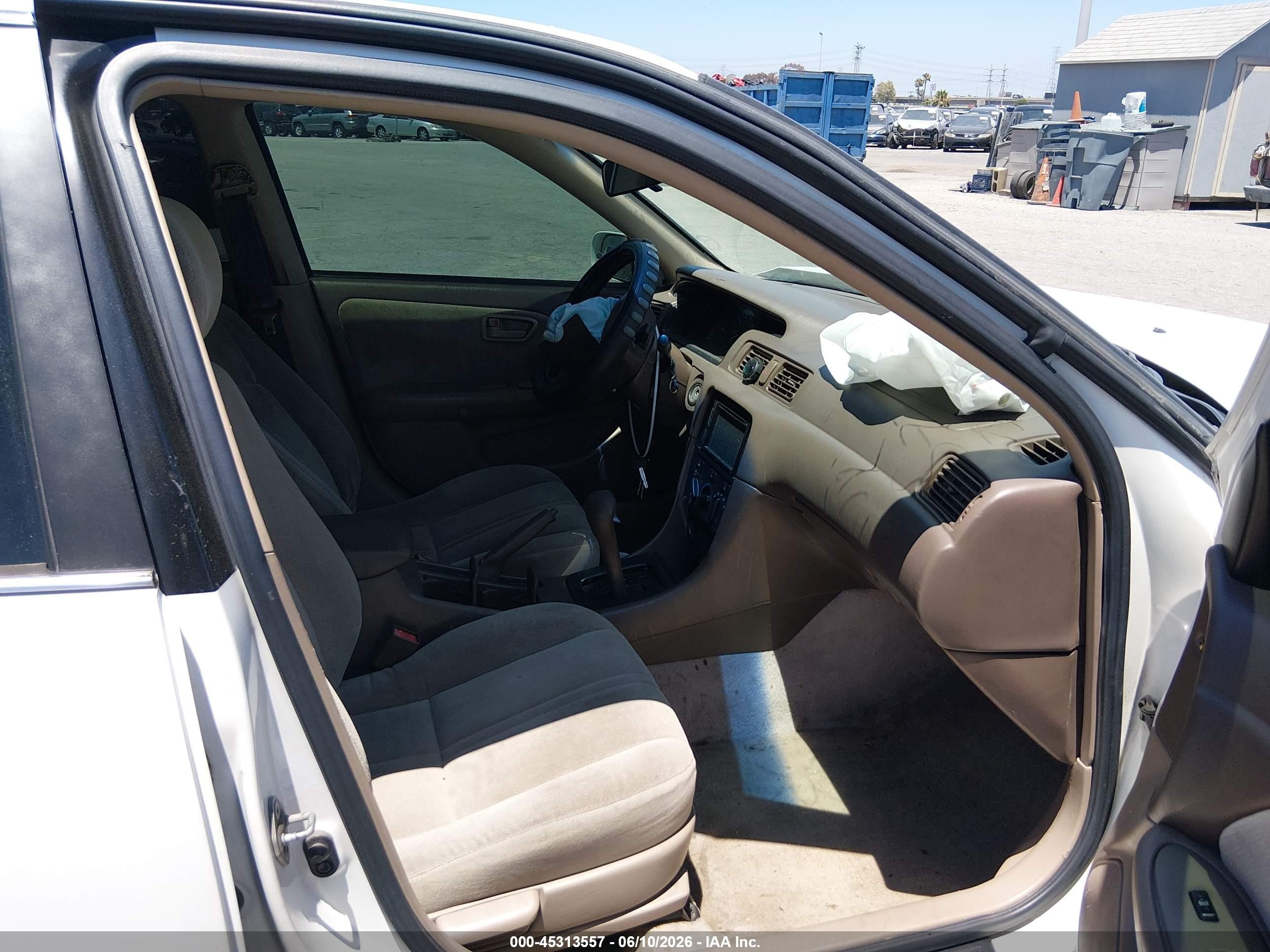2000 Toyota Camry Ce/le/xle White vin: 4T1BG22K0YU753686