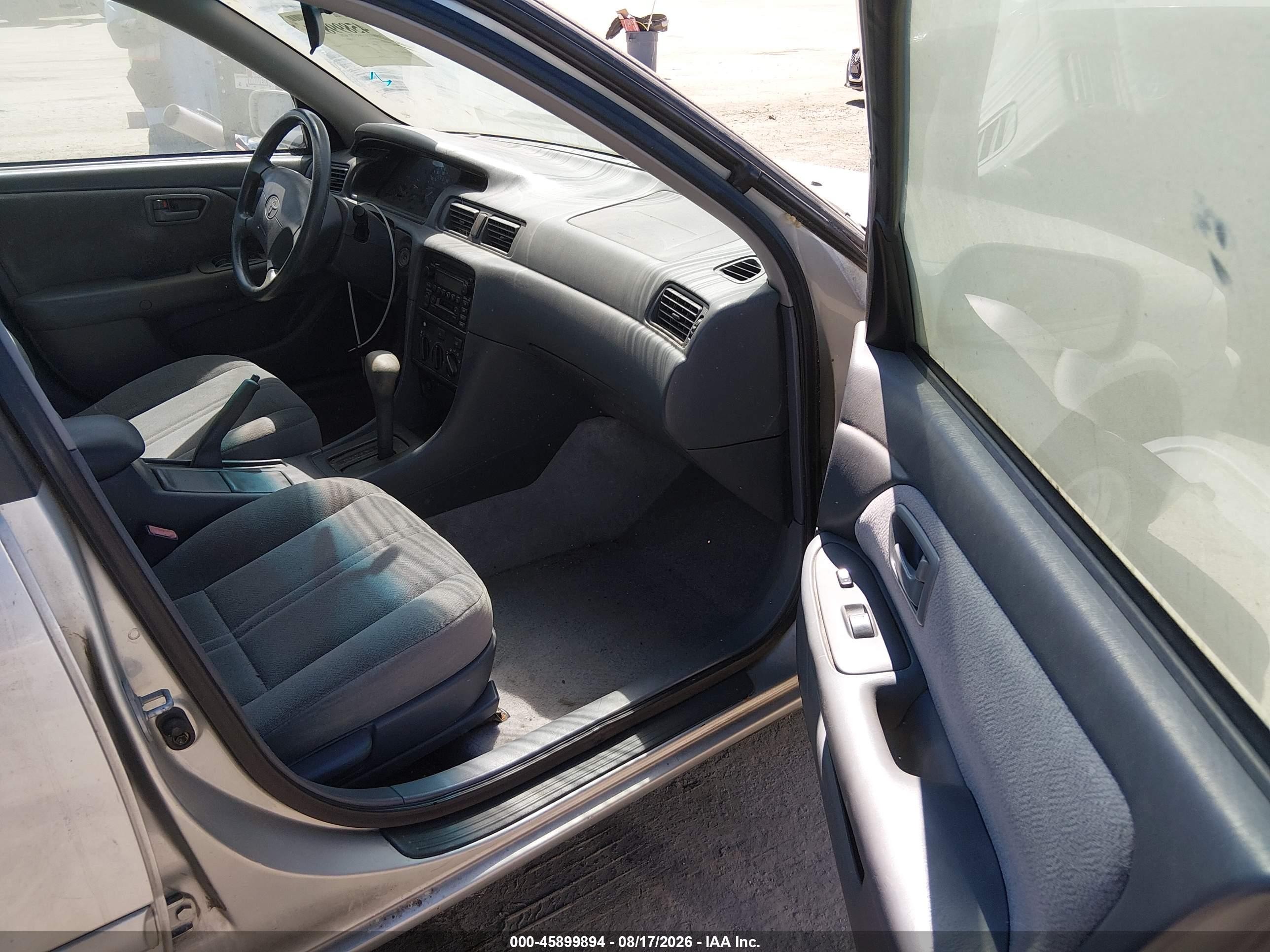 2001 Toyota Camry Ce Серебряный vin: 4T1BG22K11U083510