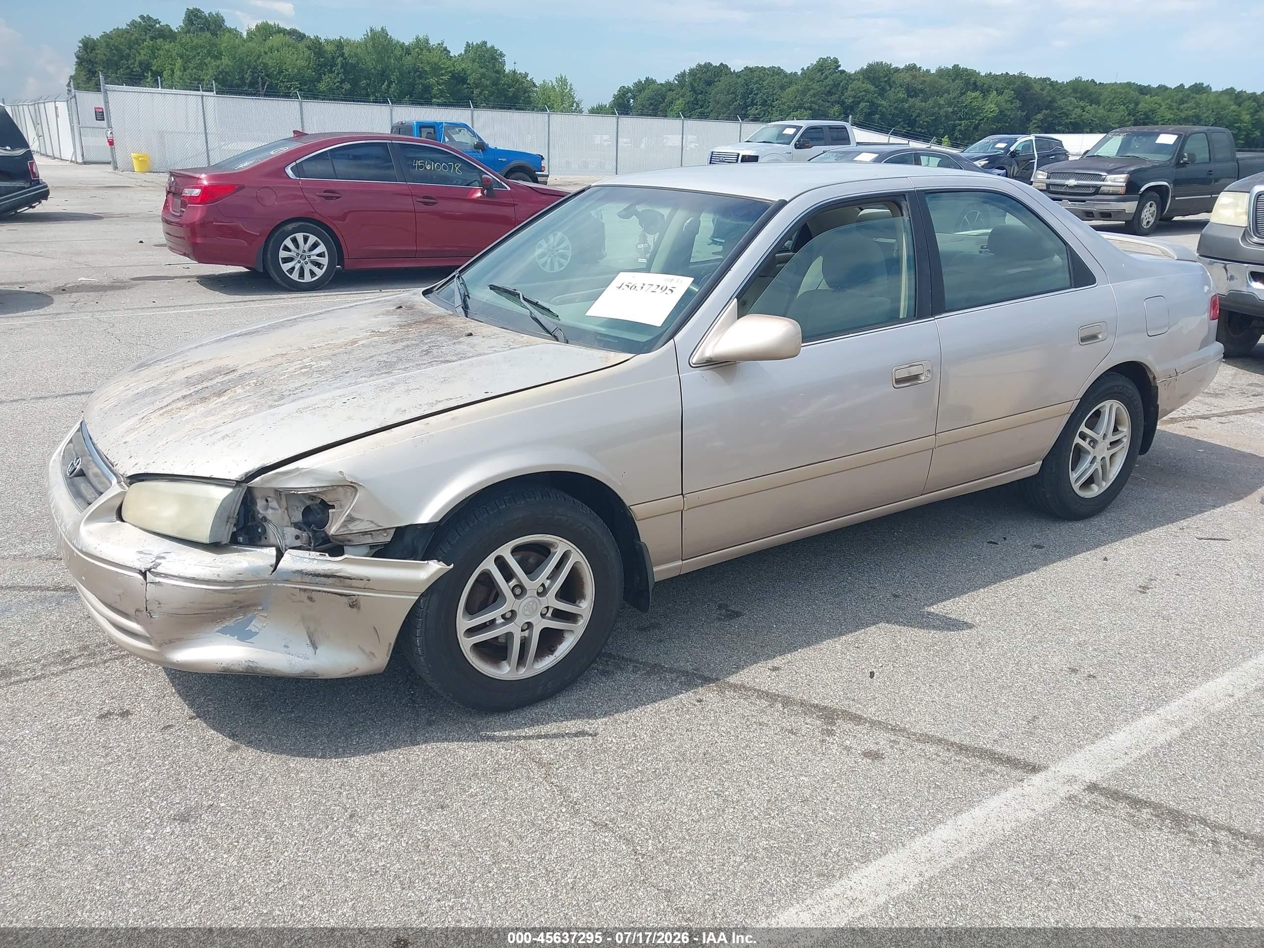 2001 Toyota Camry Le Gold vin: 4T1BG22K11U093941