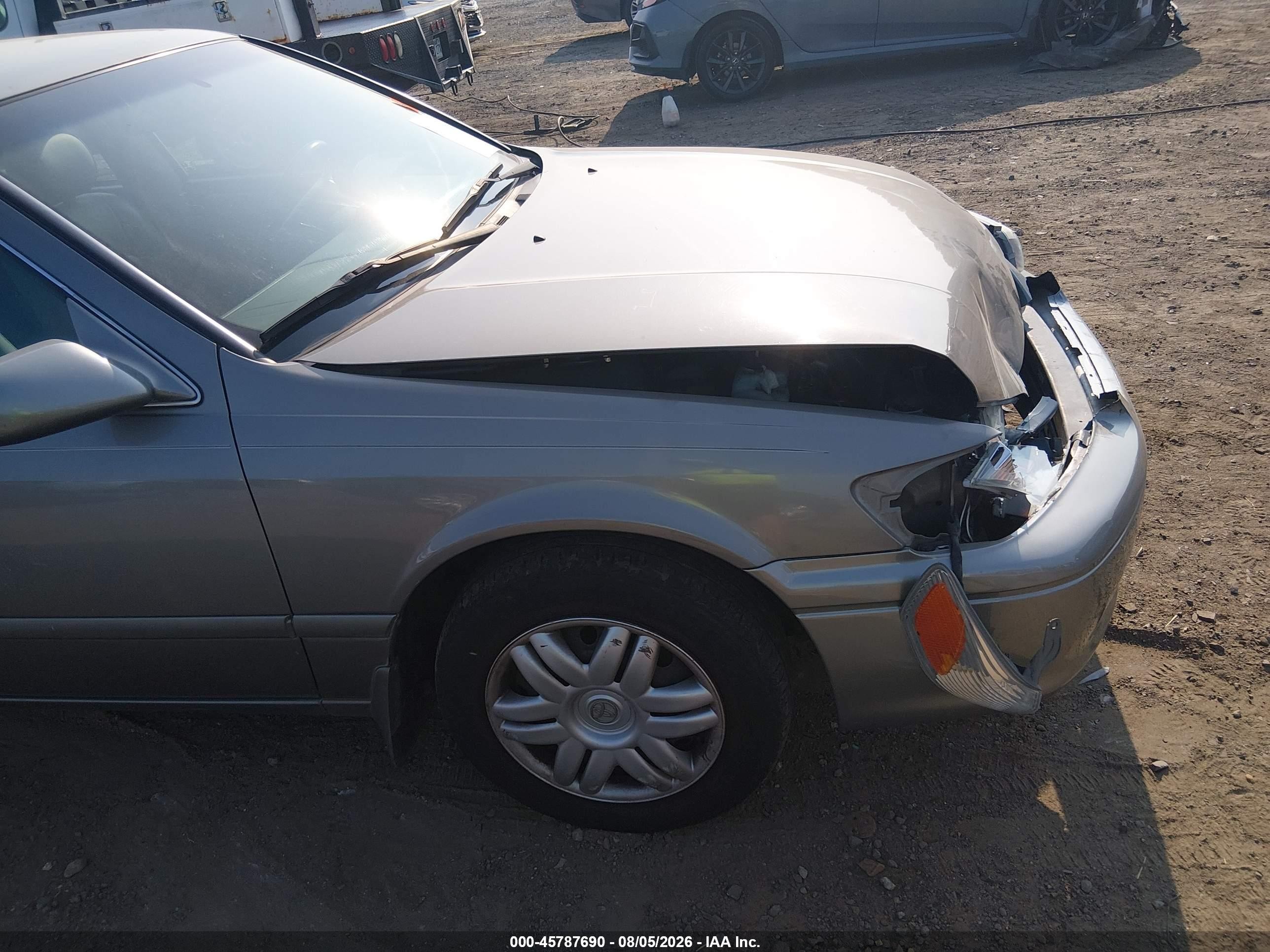 2001 Toyota Camry Le Gray vin: 4T1BG22K11U104789