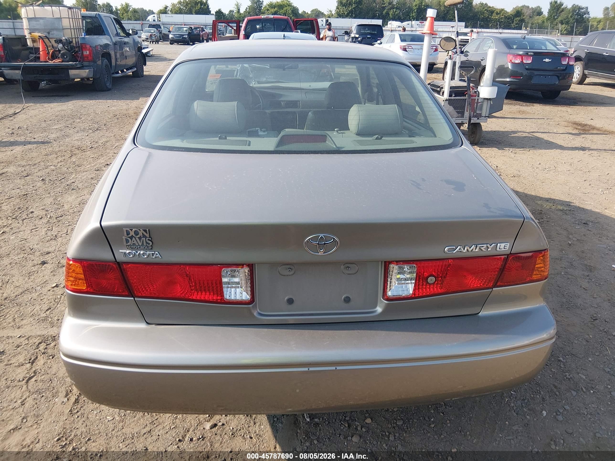 2001 Toyota Camry Le Gray vin: 4T1BG22K11U104789