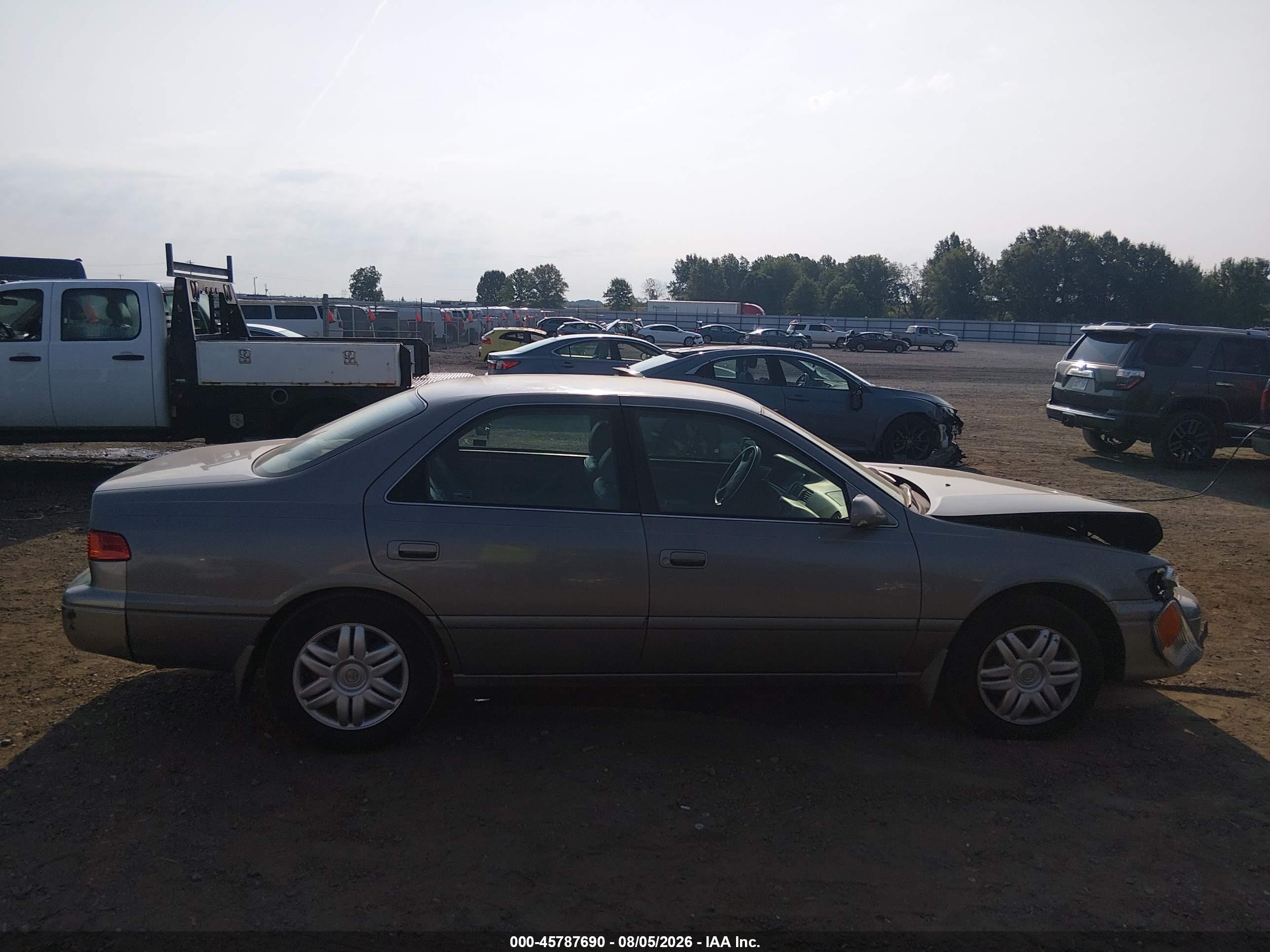 2001 Toyota Camry Le Gray vin: 4T1BG22K11U104789