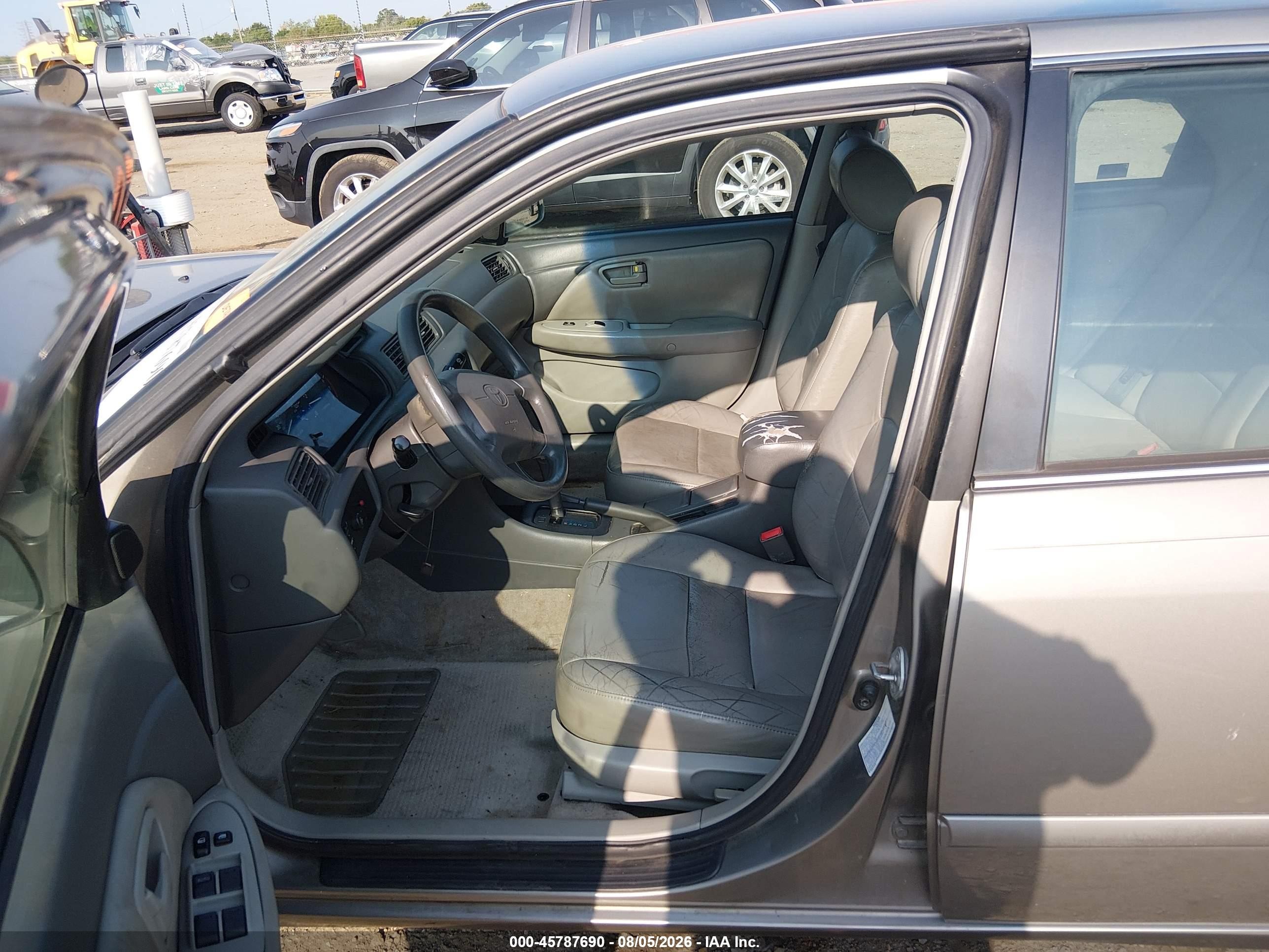 2001 Toyota Camry Le Gray vin: 4T1BG22K11U104789