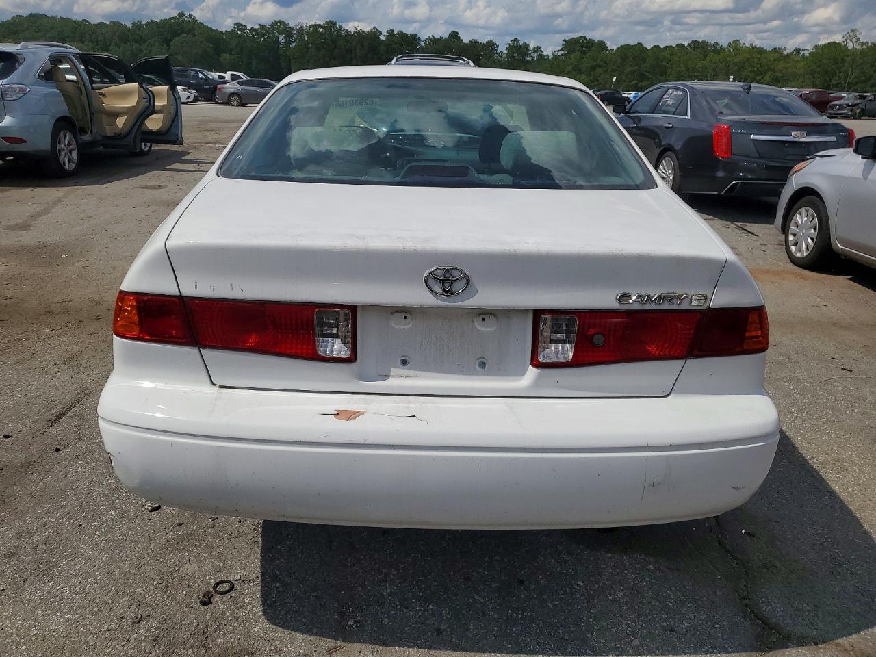 2001 Toyota Camry Le White vin: 4T1BG22K11U764797