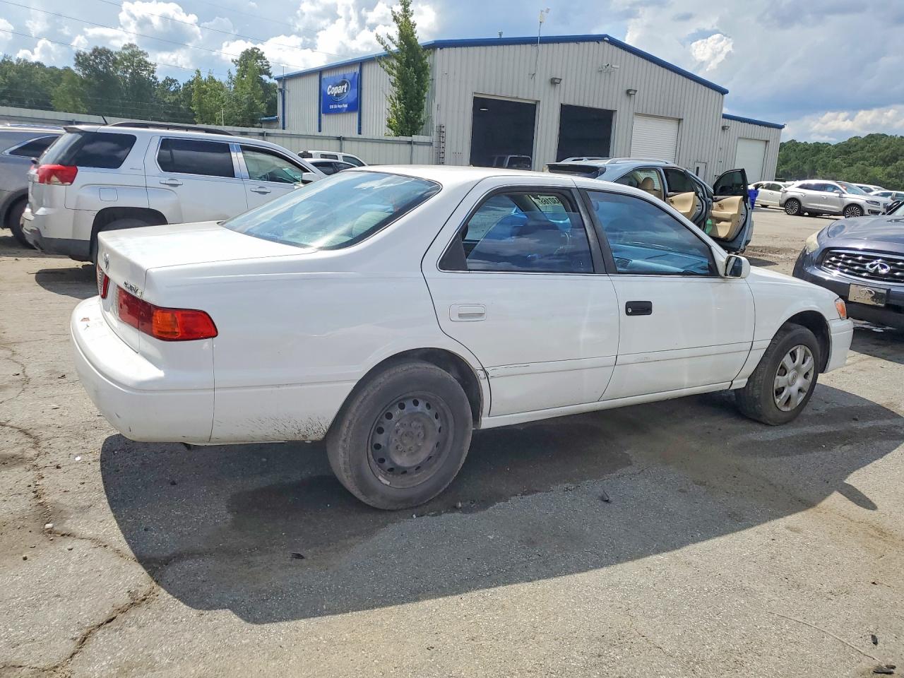 2001 Toyota Camry Le White vin: 4T1BG22K11U764797
