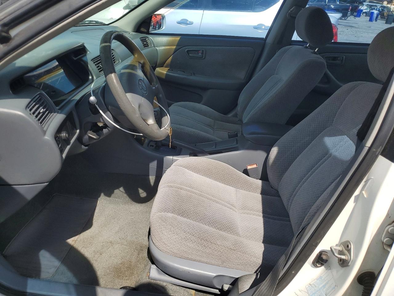 2001 Toyota Camry Le White vin: 4T1BG22K11U764797