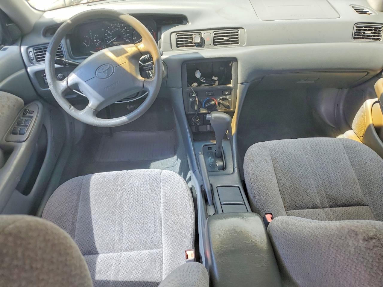 2001 Toyota Camry Le White vin: 4T1BG22K11U764797
