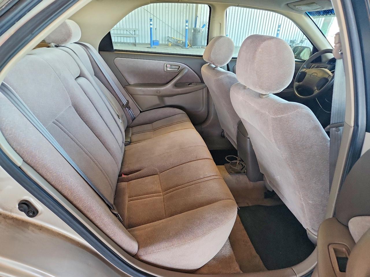1998 Toyota Camry Le Tan vin: 4T1BG22K1WU354427