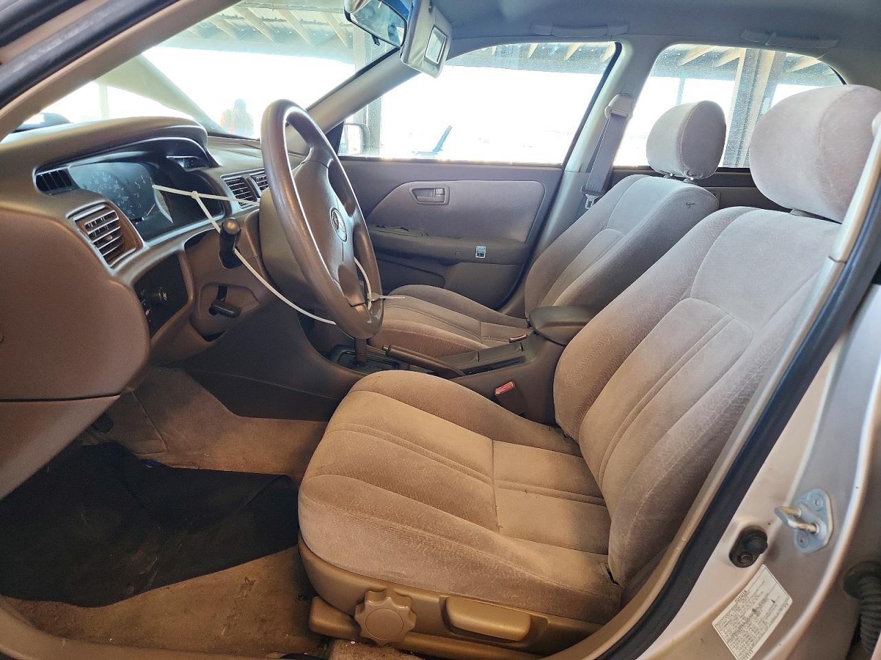 1998 Toyota Camry Le Tan vin: 4T1BG22K1WU354427