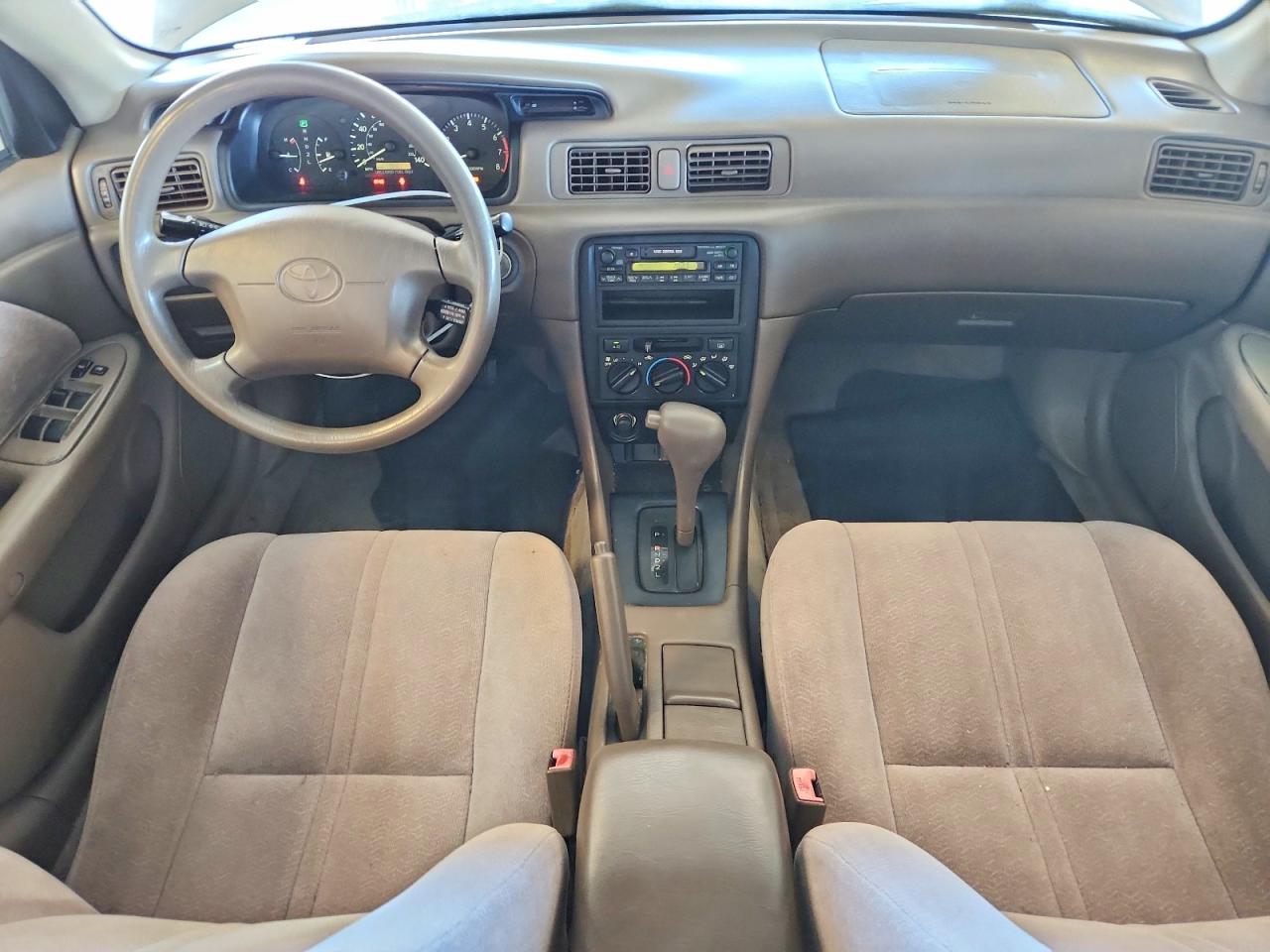 1998 Toyota Camry Le Tan vin: 4T1BG22K1WU354427