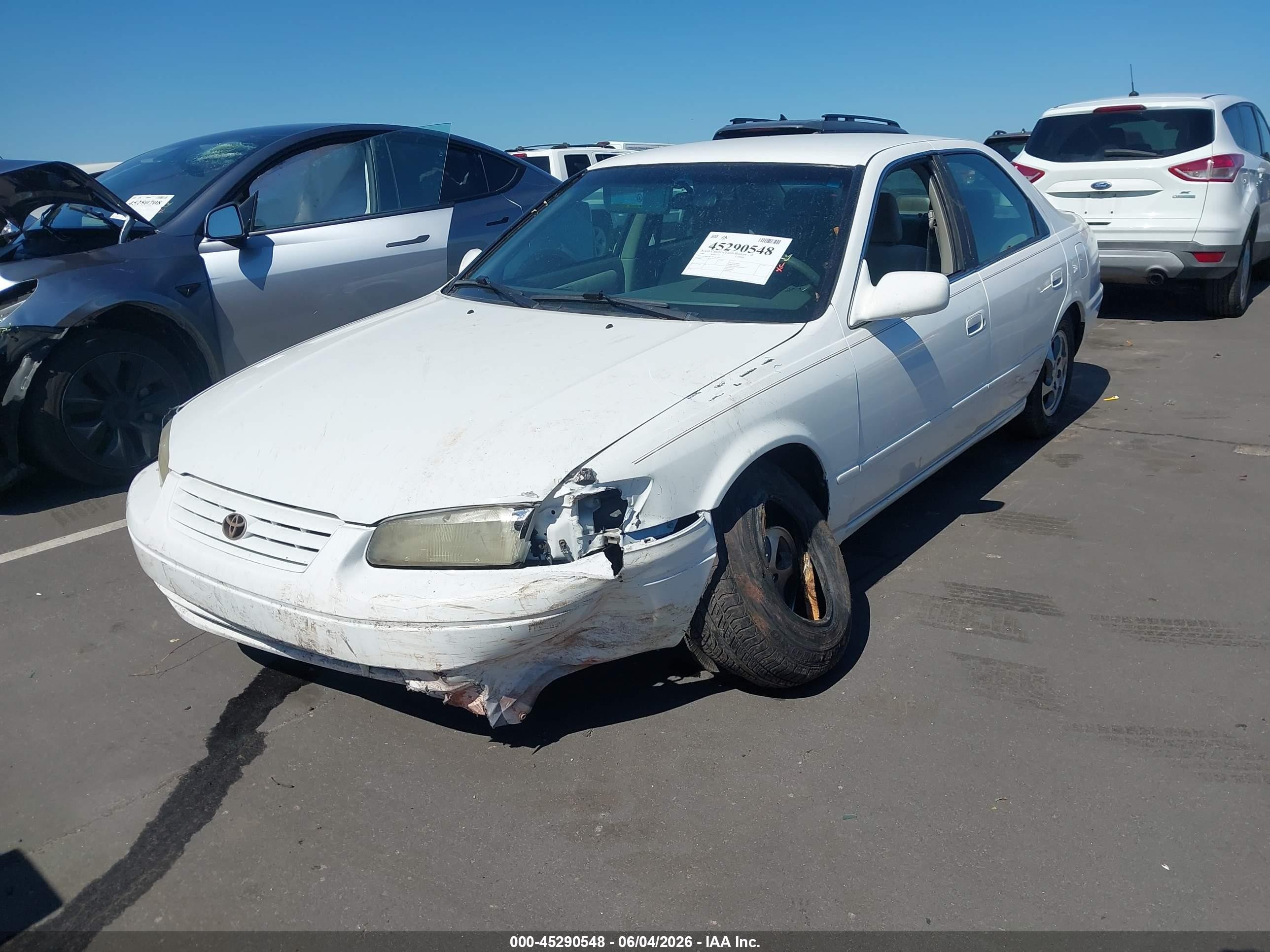 1998 Toyota Camry Le White vin: 4T1BG22K1WU827291