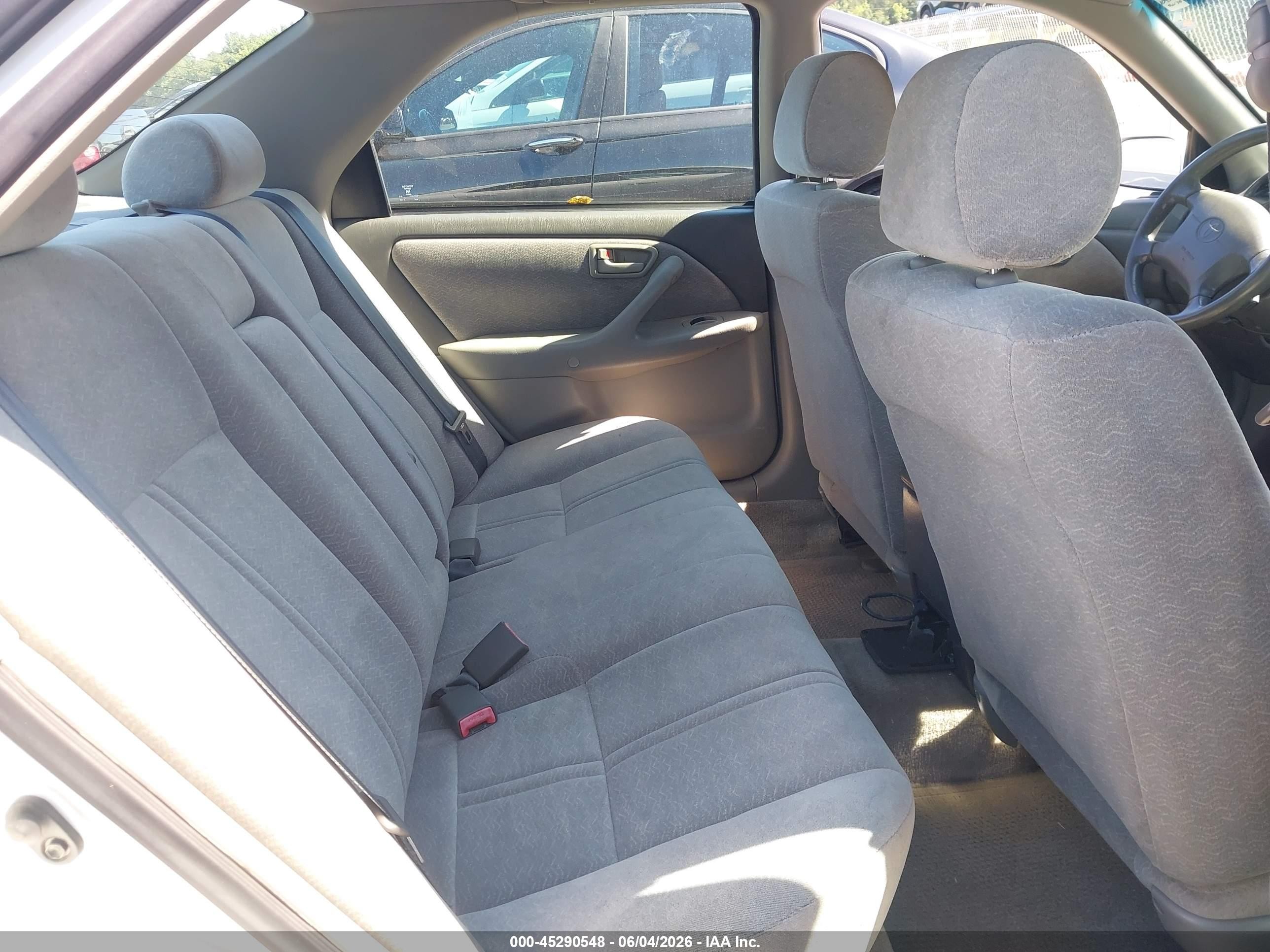 1998 Toyota Camry Le White vin: 4T1BG22K1WU827291