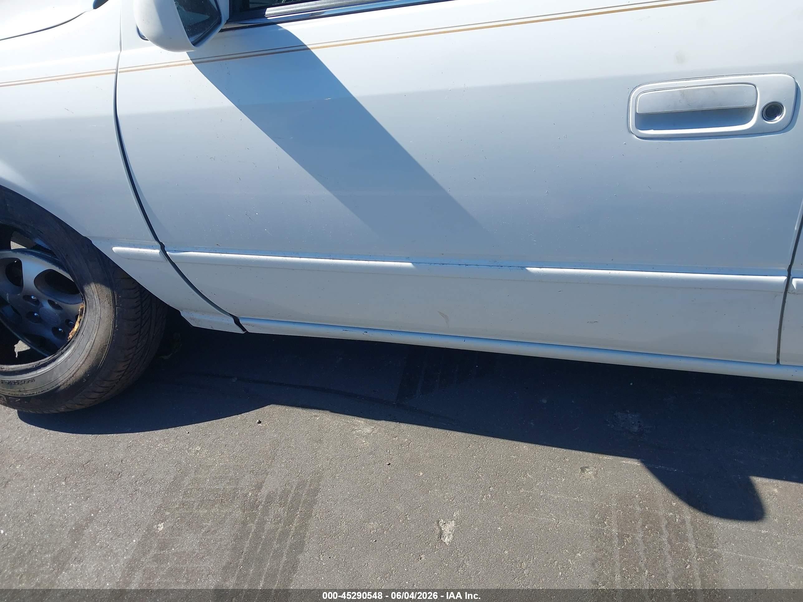 1998 Toyota Camry Le White vin: 4T1BG22K1WU827291