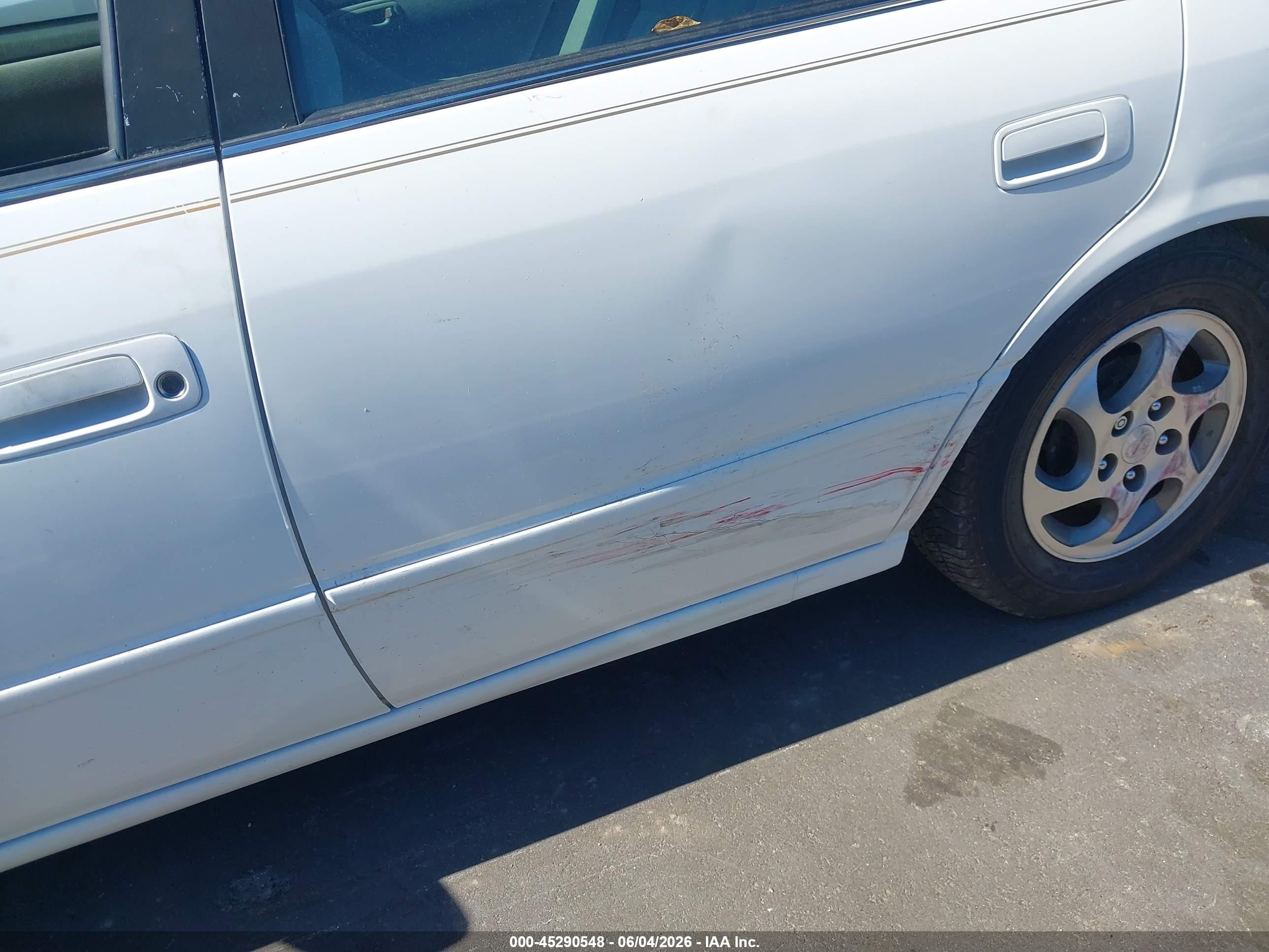 1998 Toyota Camry Le White vin: 4T1BG22K1WU827291