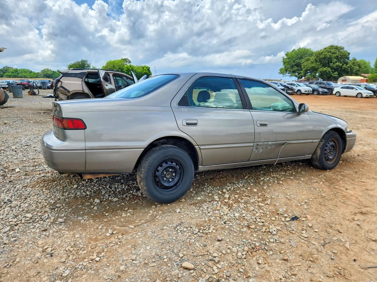 1999 Toyota Camry Ce Tan vin: 4T1BG22K1XU570201