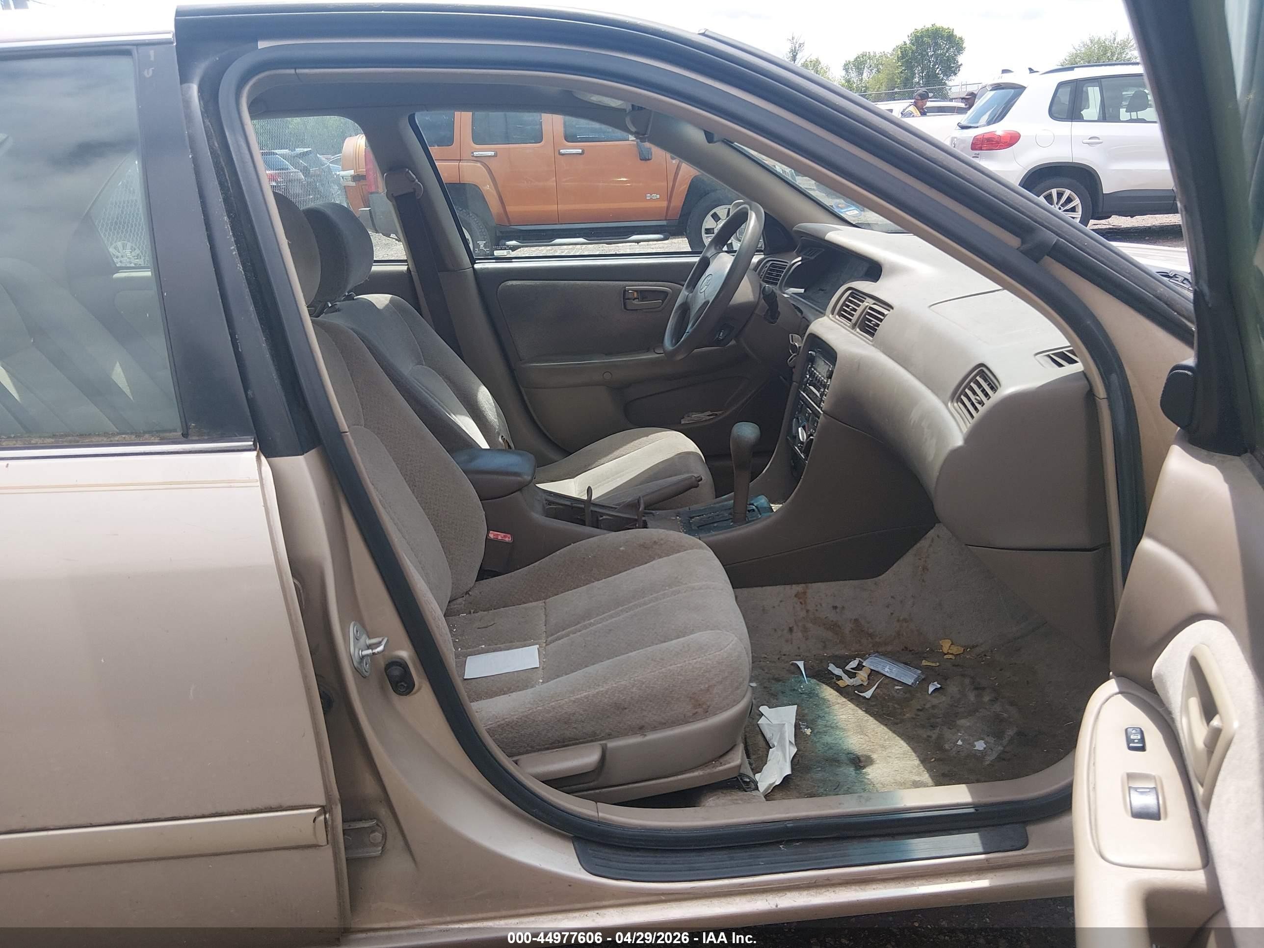2000 Toyota Camry Le Золотой vin: 4T1BG22K1YU700964