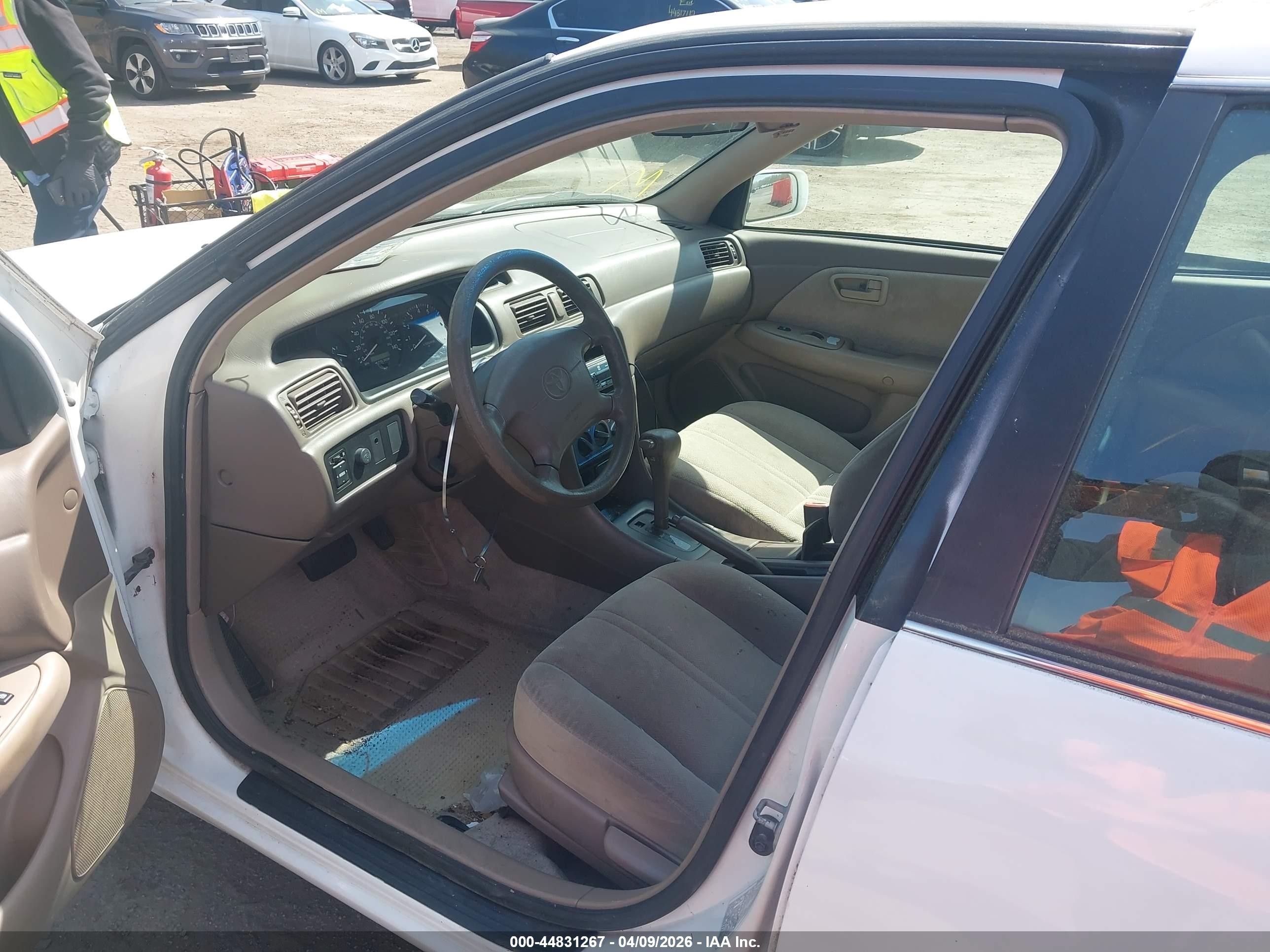 2000 Toyota Camry Ce White vin: 4T1BG22K1YU754586
