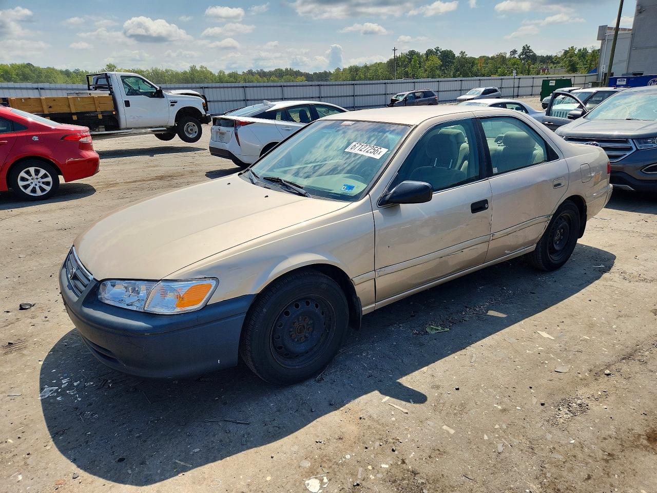 2001 Toyota Camry Le Gold vin: 4T1BG22K21U077490