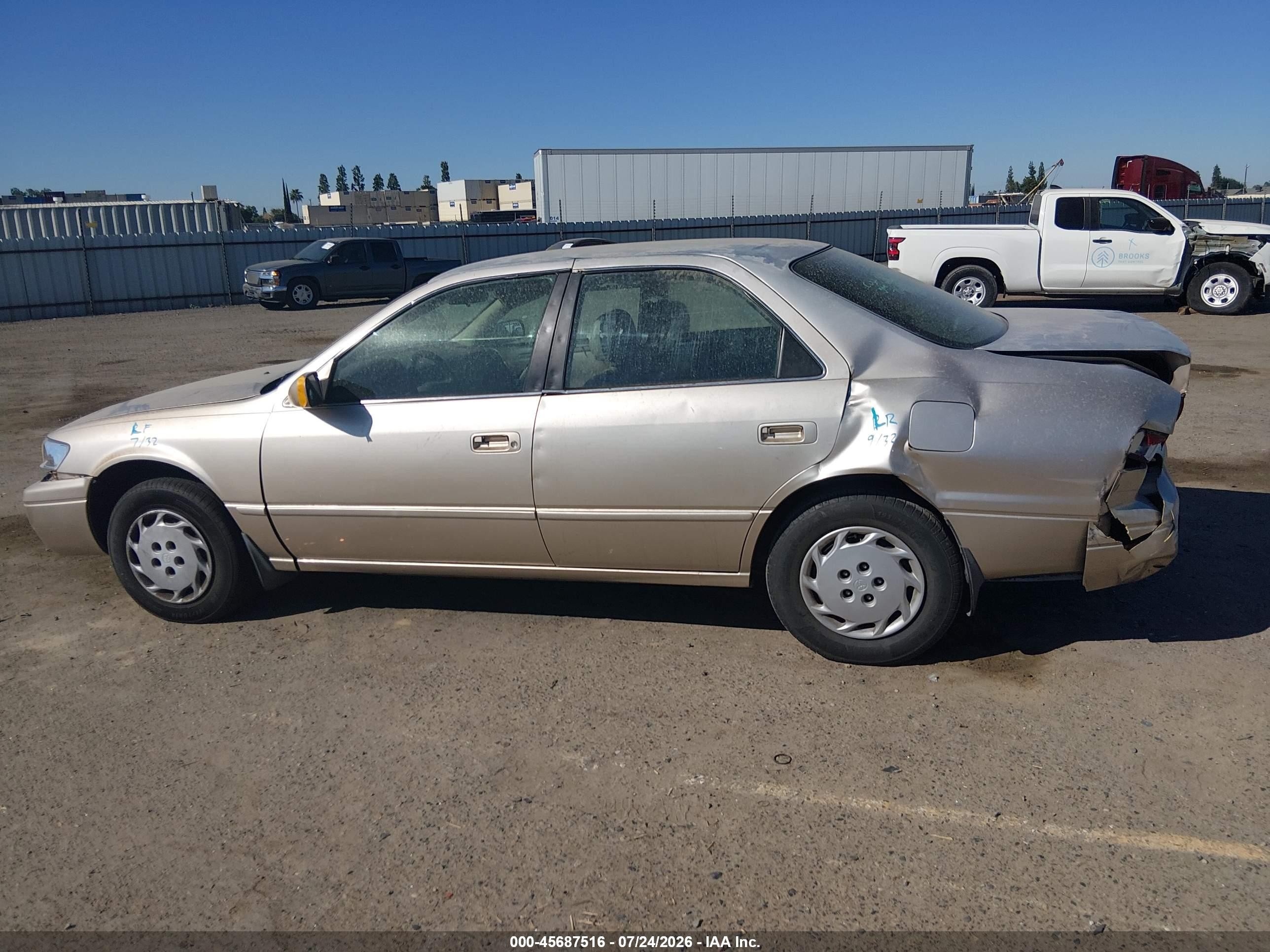 1997 Toyota Camry Le Brown vin: 4T1BG22K2VU181368