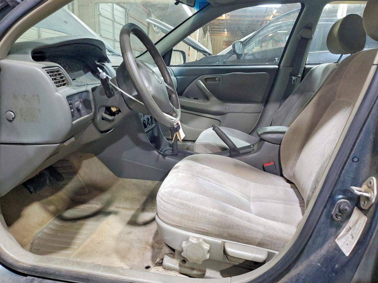1997 Toyota Camry Le Green vin: 4T1BG22K2VU778035