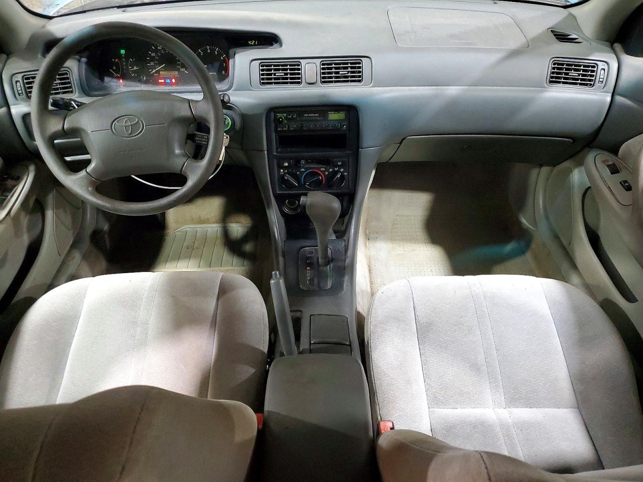 1997 Toyota Camry Le Green vin: 4T1BG22K2VU778035