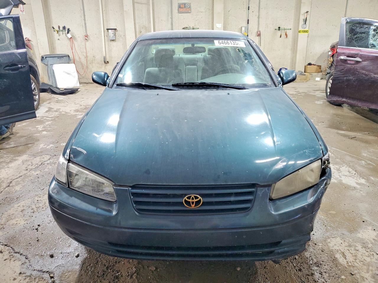 1997 Toyota Camry Le Green vin: 4T1BG22K2VU778035