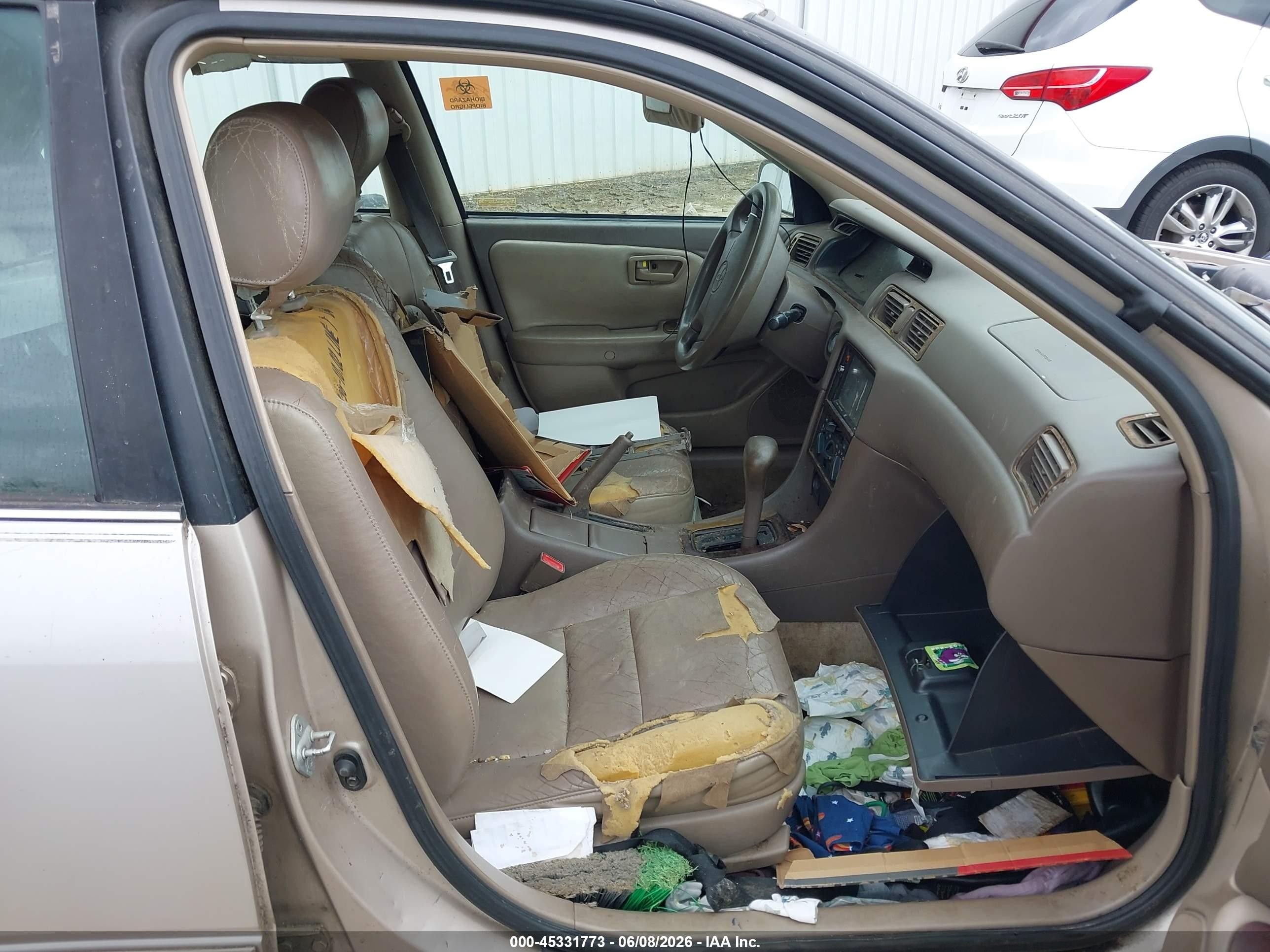 1998 Toyota Camry Le Silver vin: 4T1BG22K2WU328192