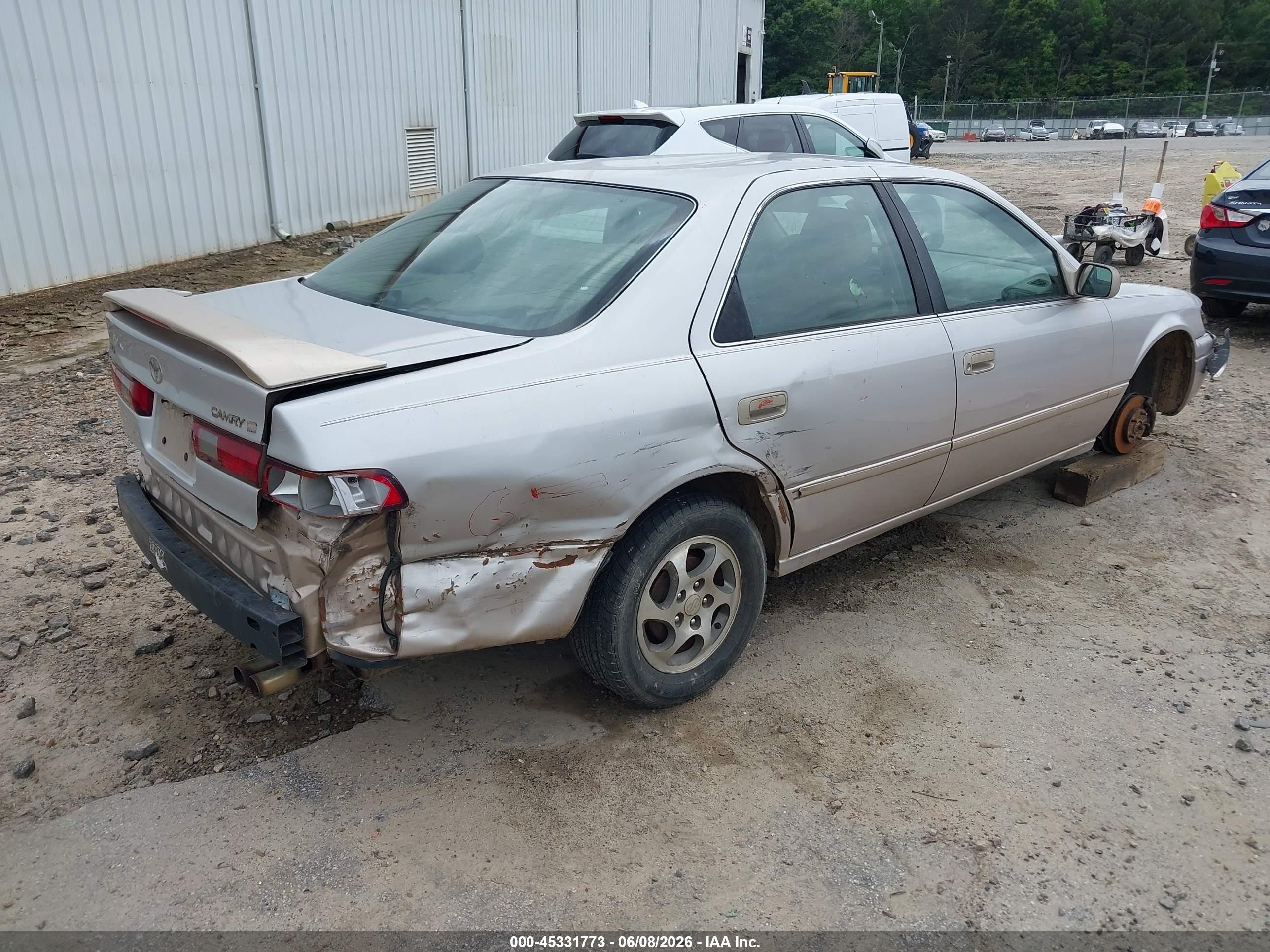1998 Toyota Camry Le Silver vin: 4T1BG22K2WU328192