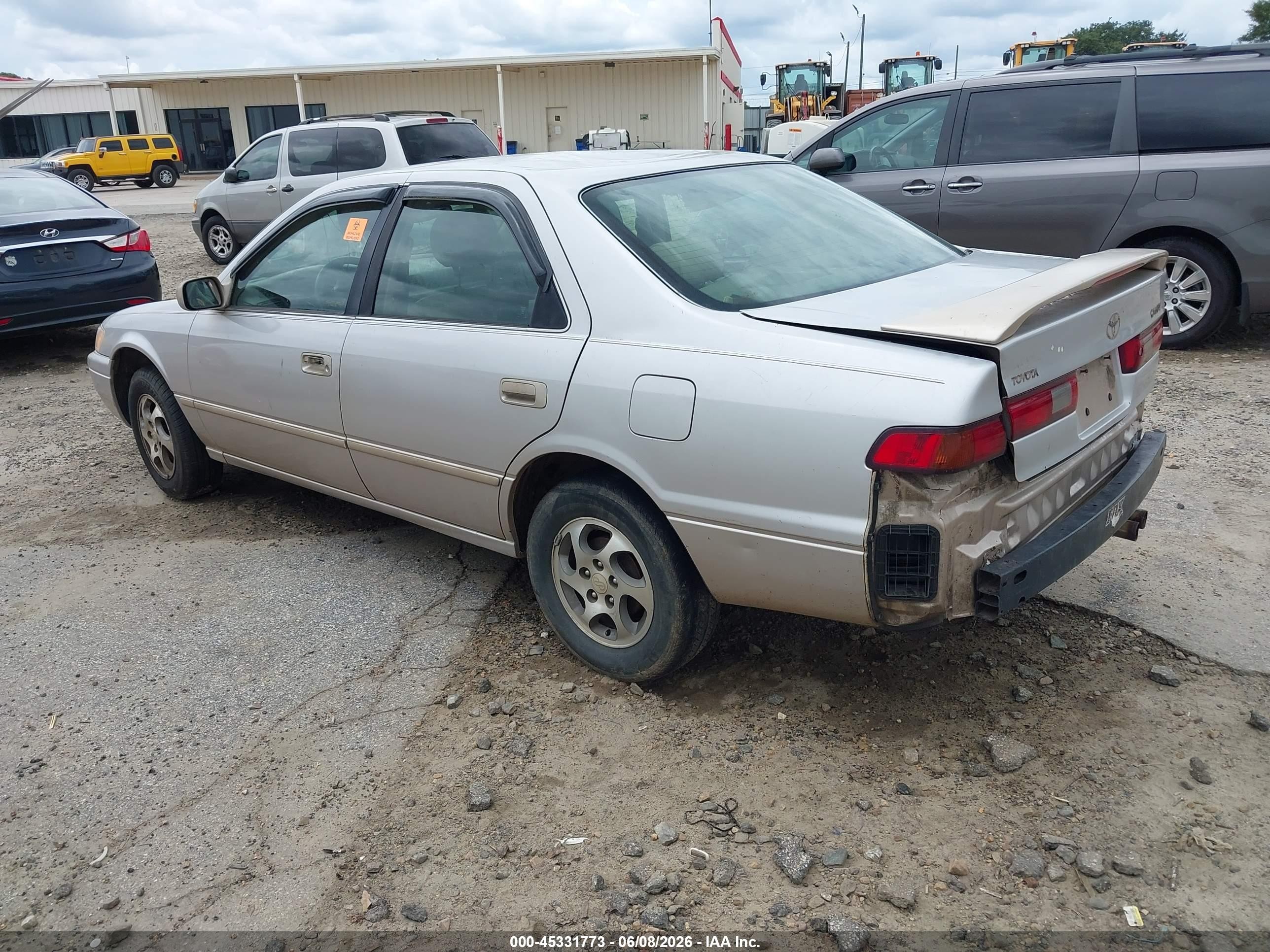 1998 Toyota Camry Le Silver vin: 4T1BG22K2WU328192