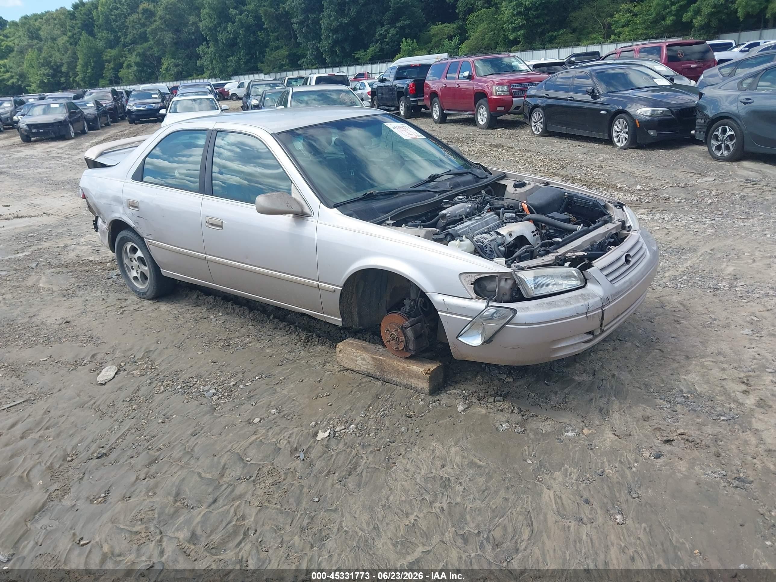 1998 Toyota Camry Le Silver vin: 4T1BG22K2WU328192