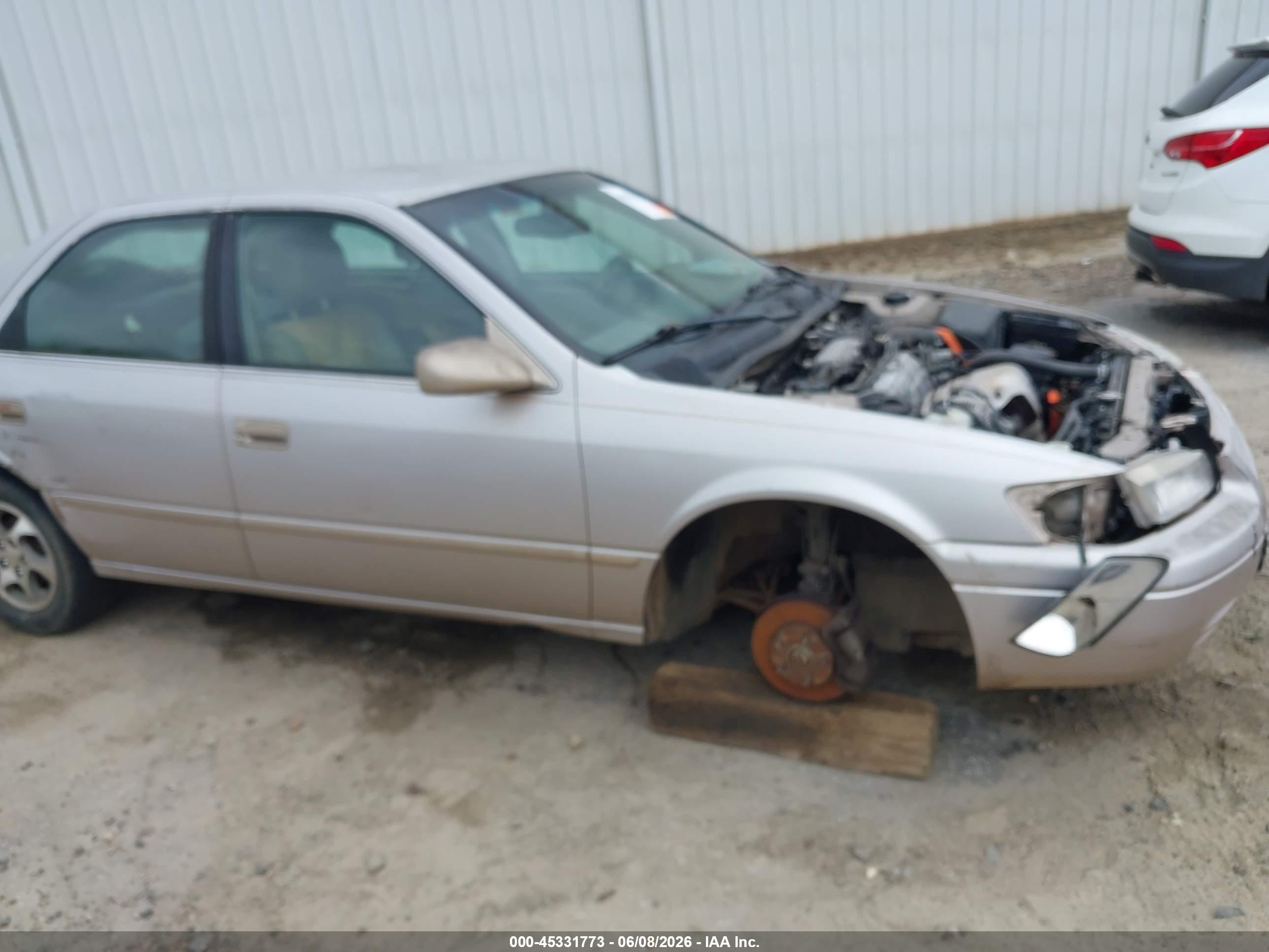1998 Toyota Camry Le Silver vin: 4T1BG22K2WU328192