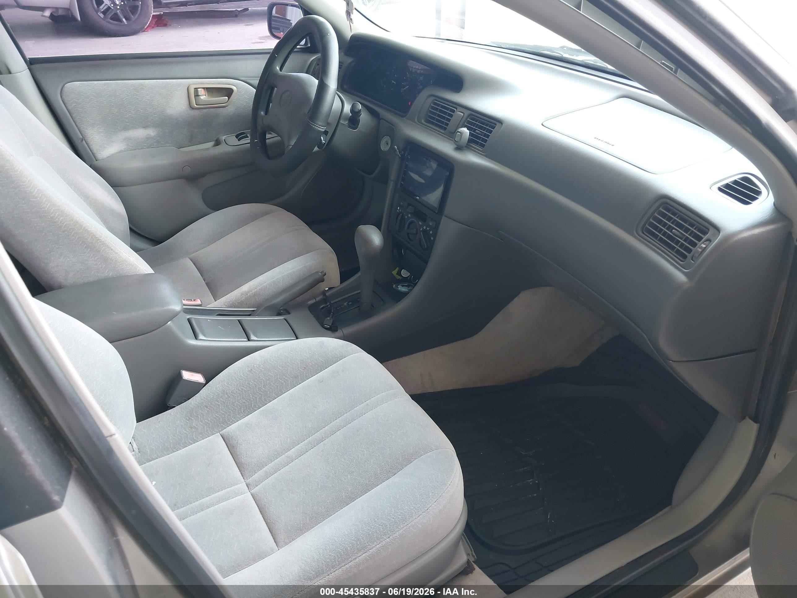 1998 Toyota Camry Le Champagne vin: 4T1BG22K2WU388070