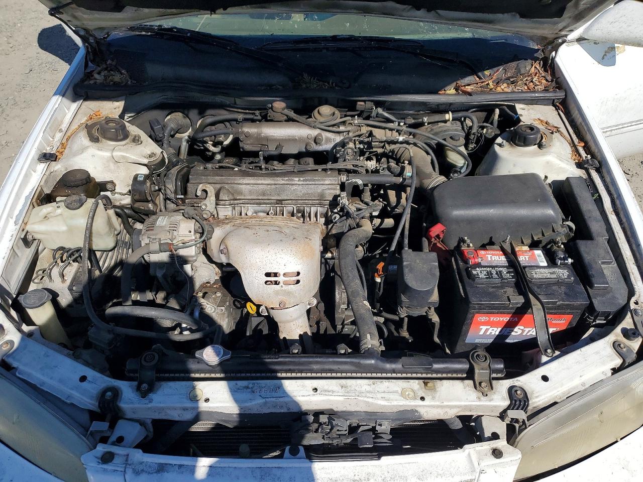 1998 Toyota Camry Le White vin: 4T1BG22K2WU839949